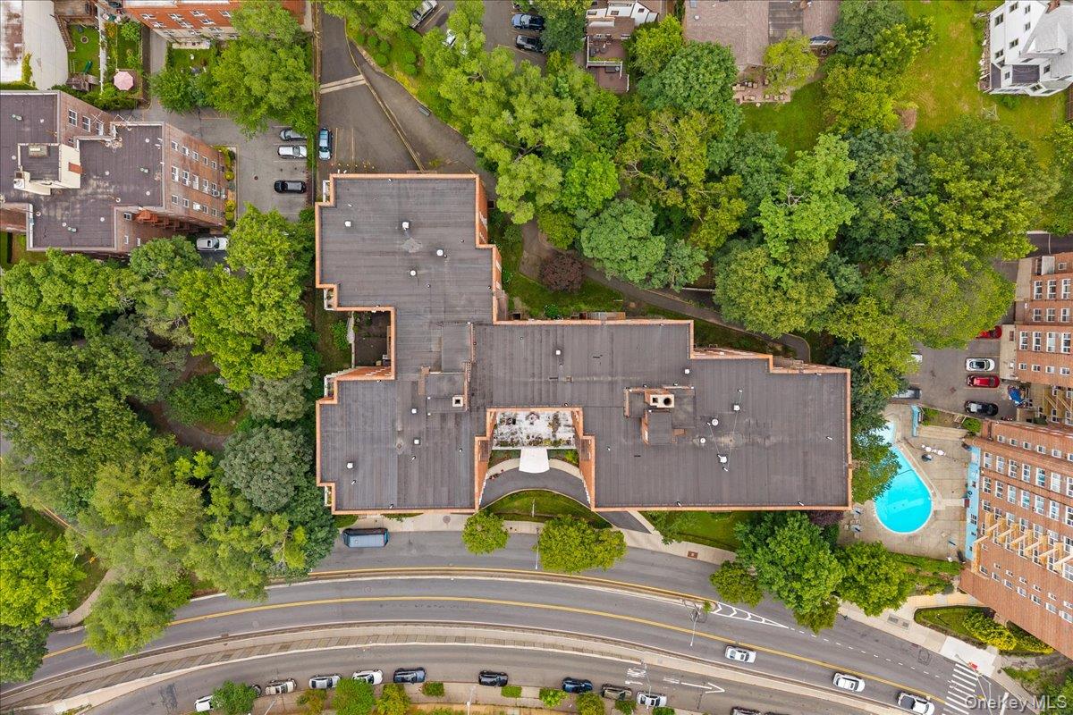 629 Kappock Street 2a Property Photo 9