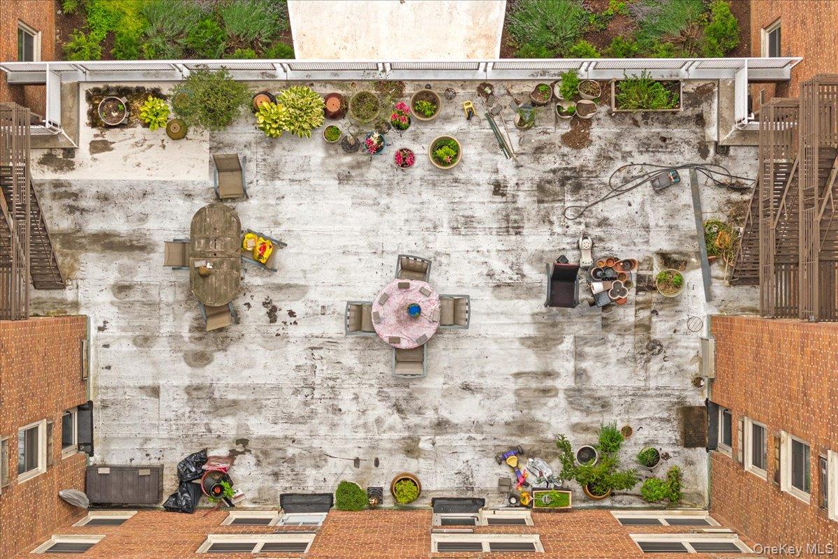 629 Kappock Street 2a Property Photo 10