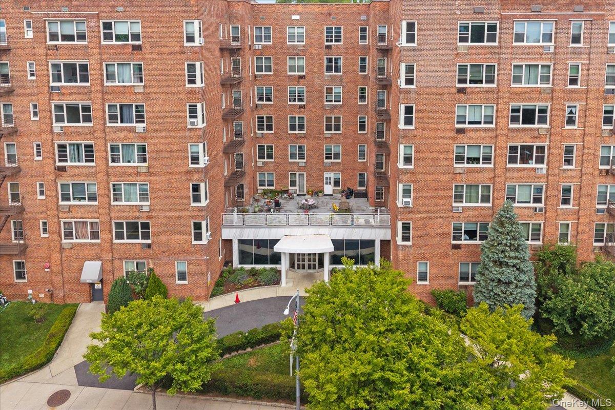 629 Kappock Street 2a Property Photo 11