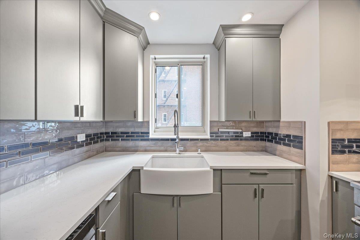 629 Kappock Street 2a Property Photo 23