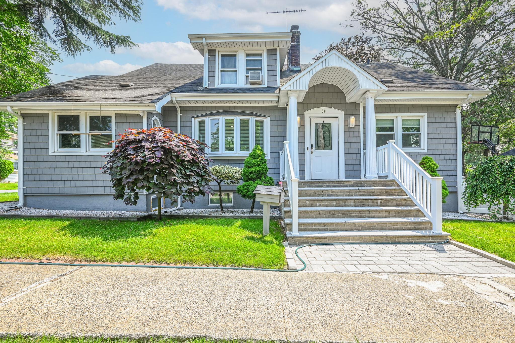 36 W Saint Marks Place Property Photo 1