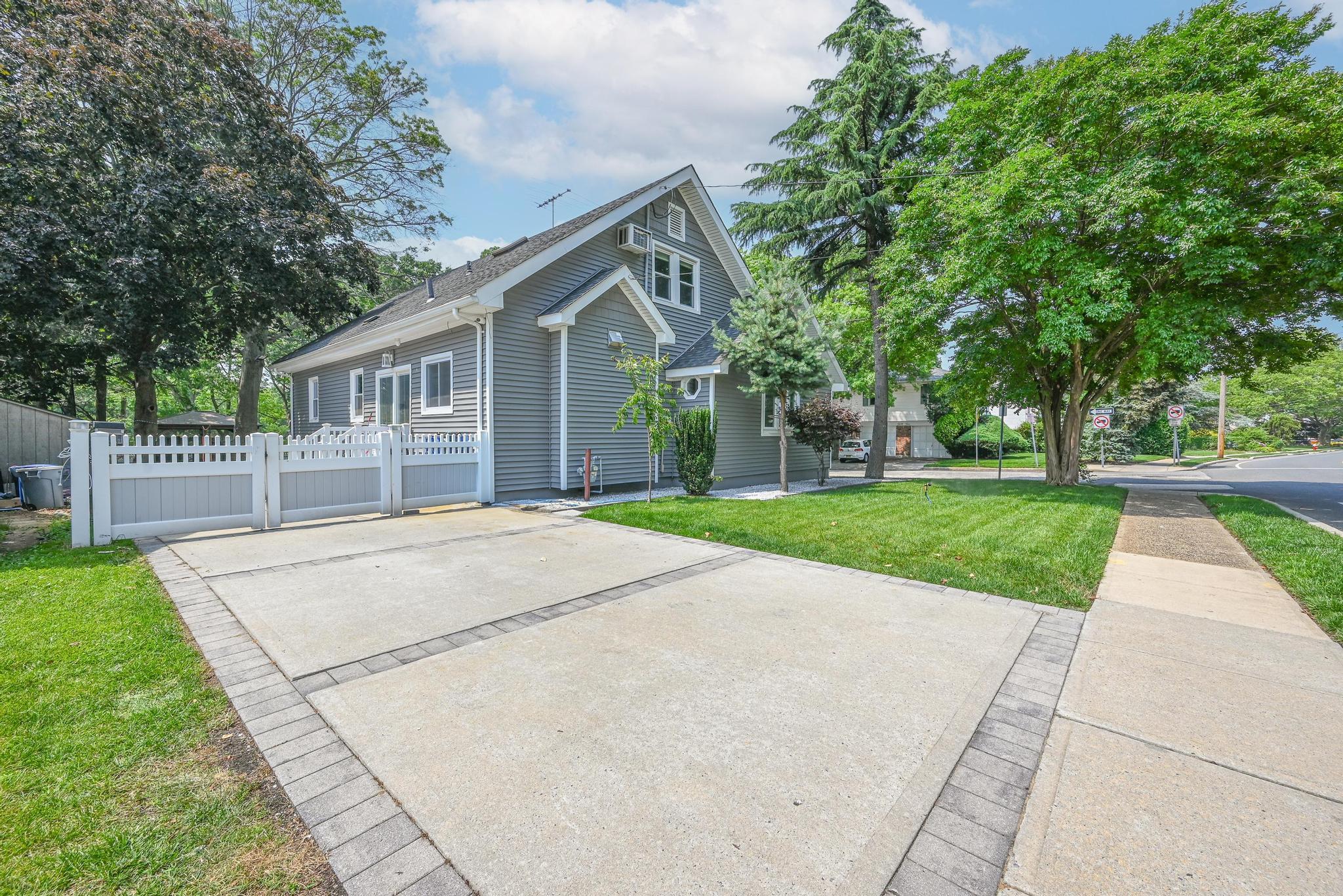 36 W Saint Marks Place Property Photo 4