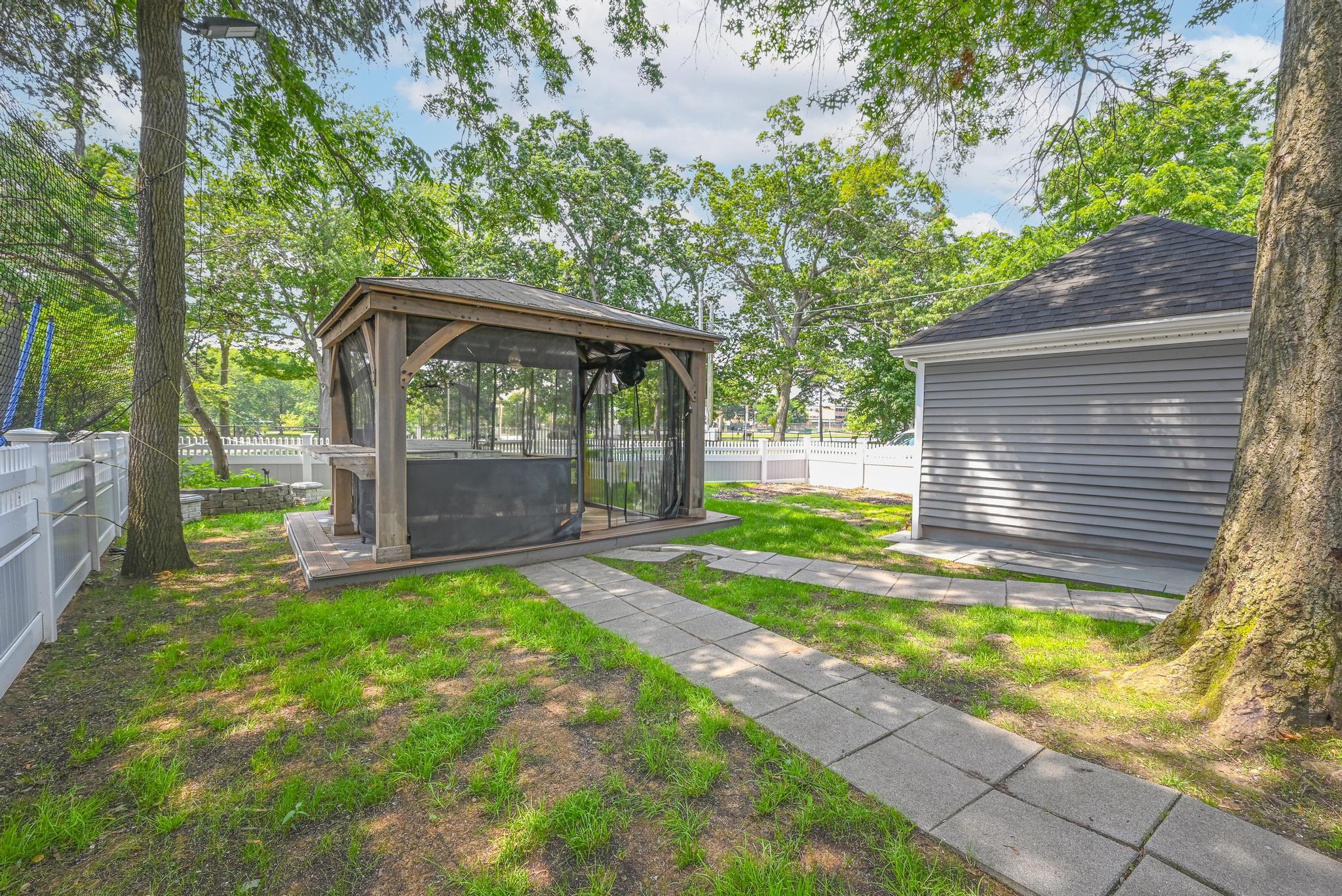 36 W Saint Marks Place Property Photo 6