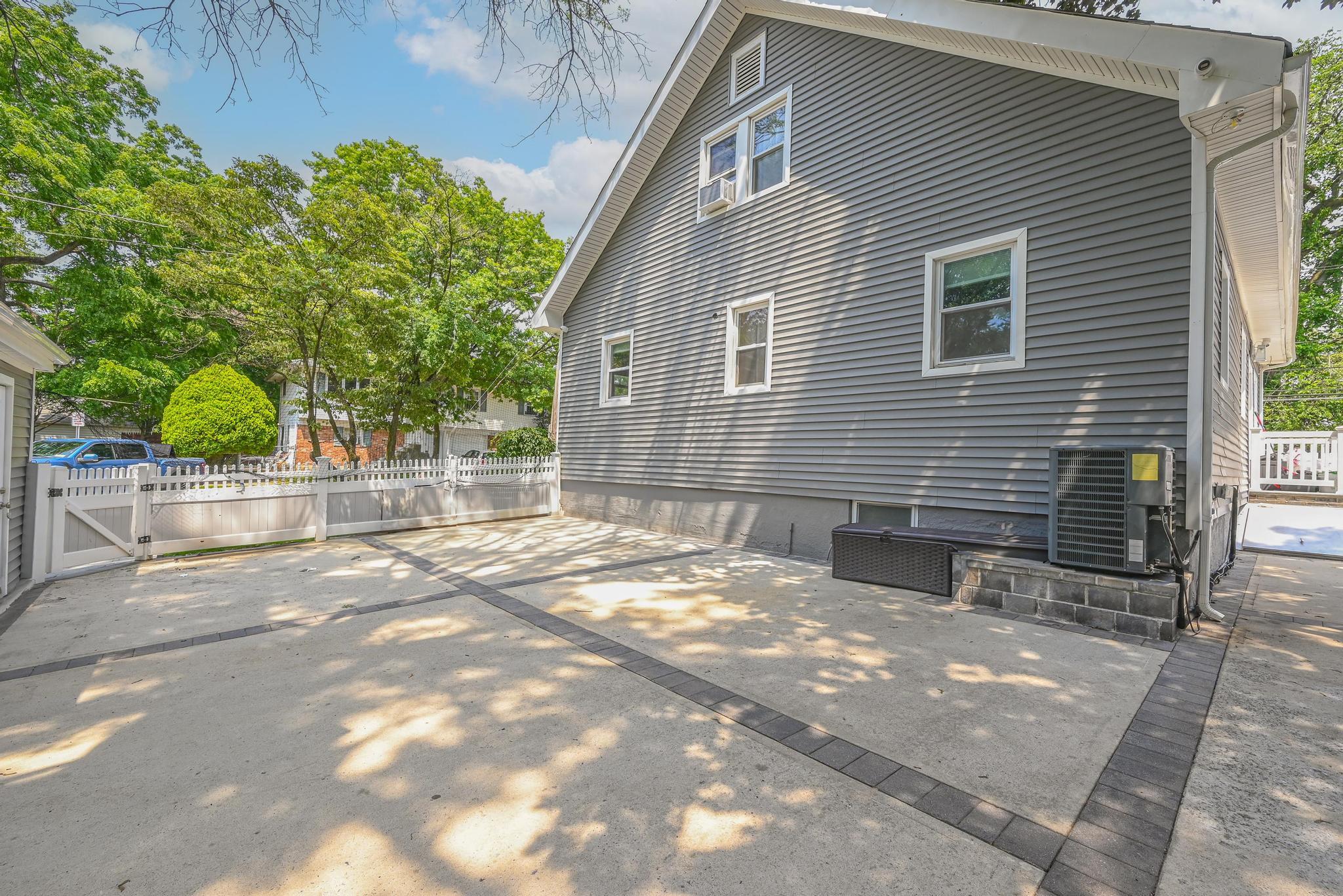 36 W Saint Marks Place Property Photo 7