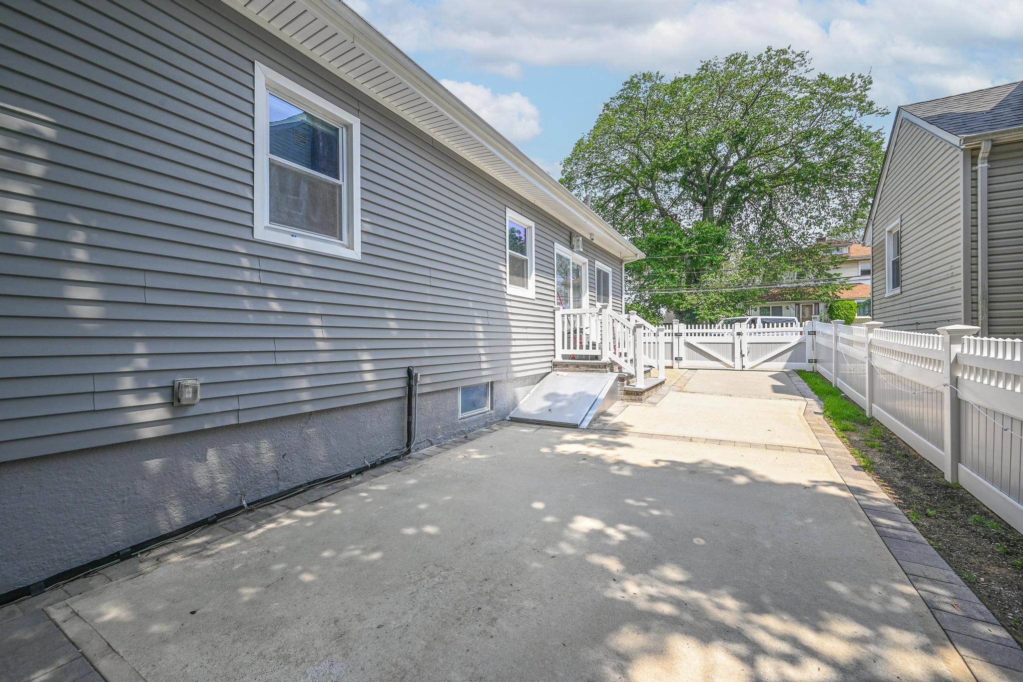 36 W Saint Marks Place Property Photo 8