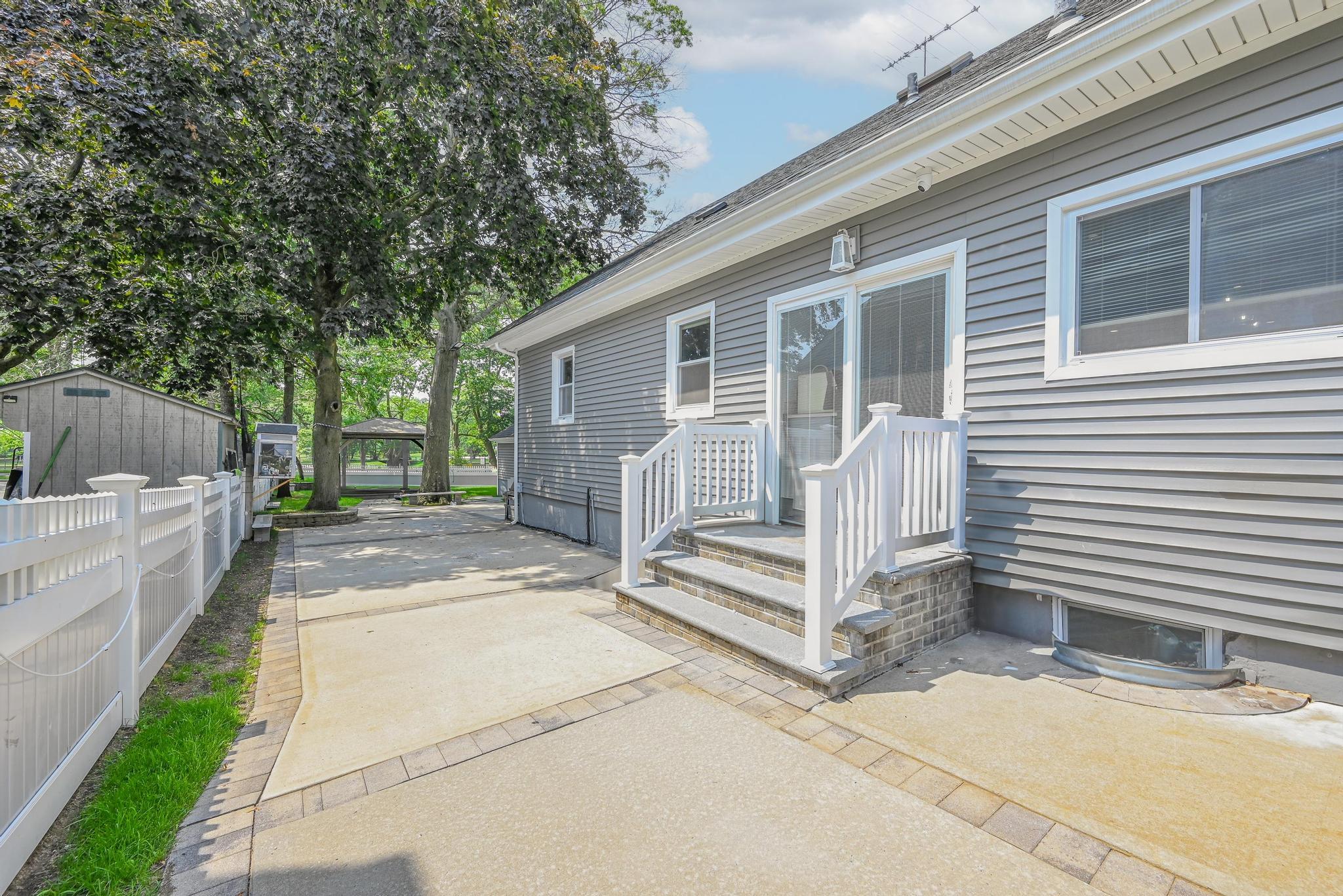 36 W Saint Marks Place Property Photo 9