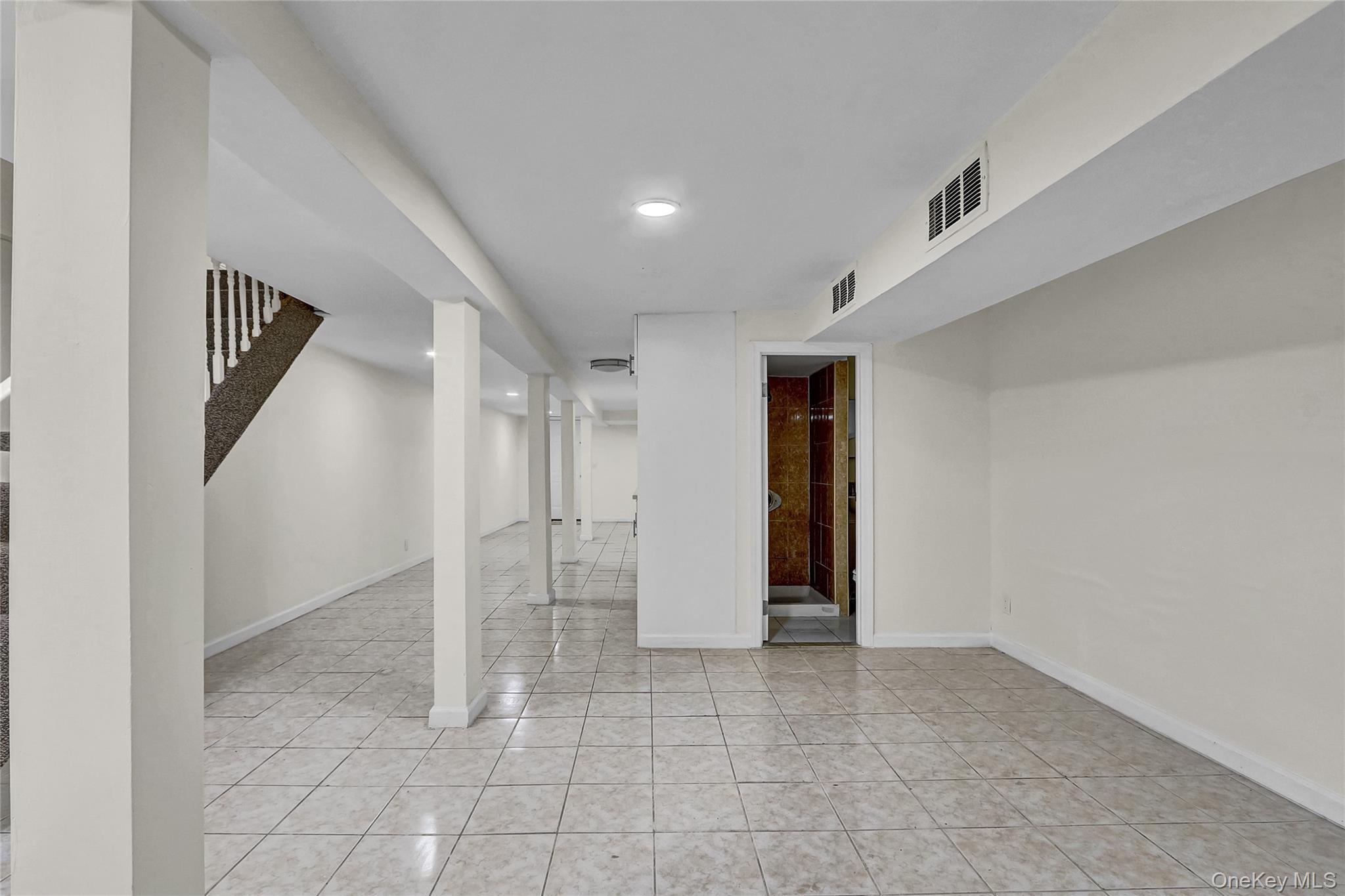 58-60 78th Avenue Property Photo 29