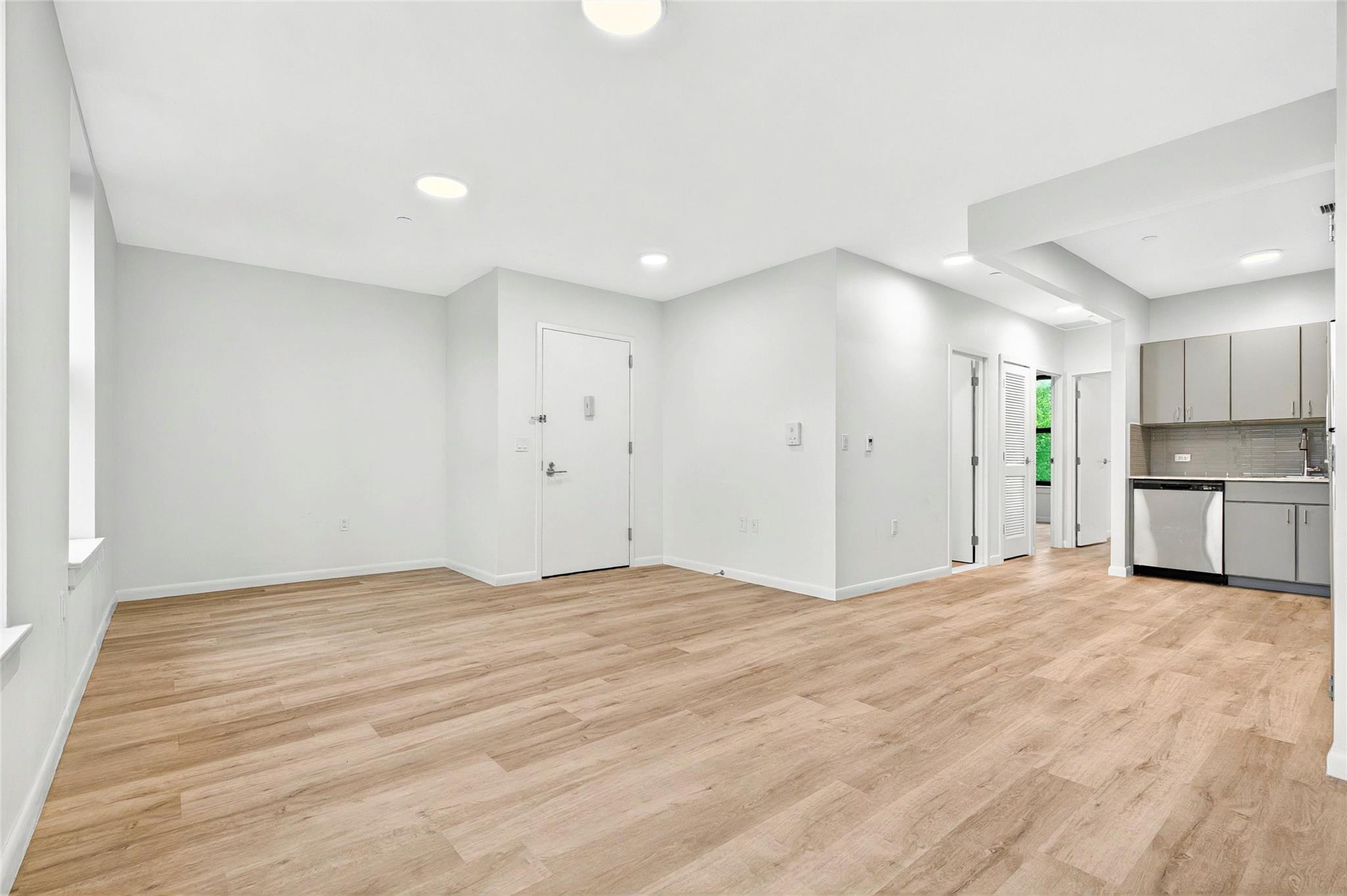 1727 Lacombe Avenue 4b Property Photo 14