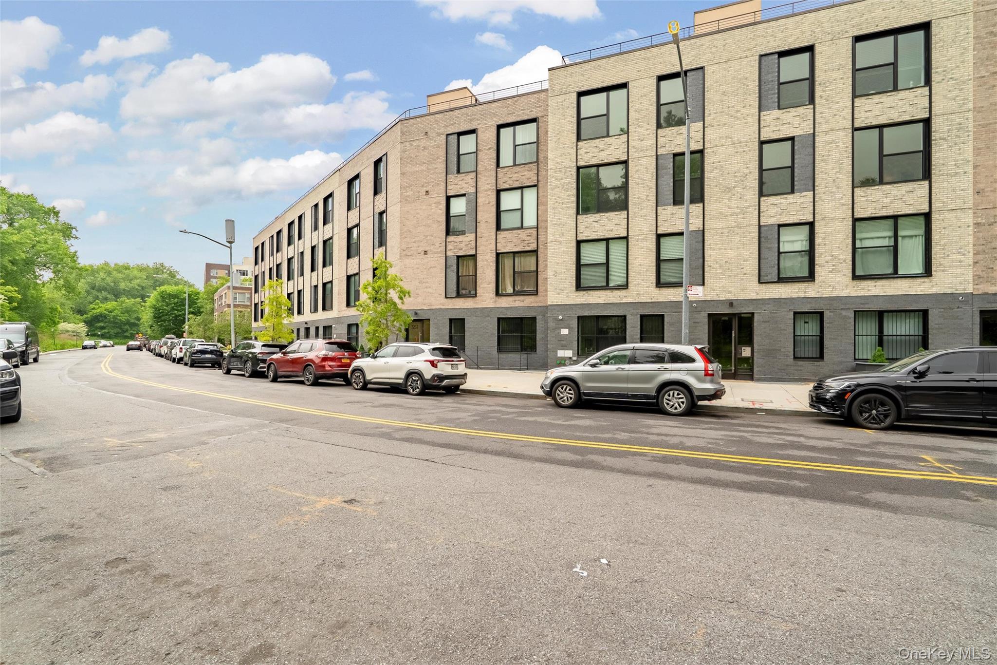 355 Bronx River Avenue 3b Property Photo 1