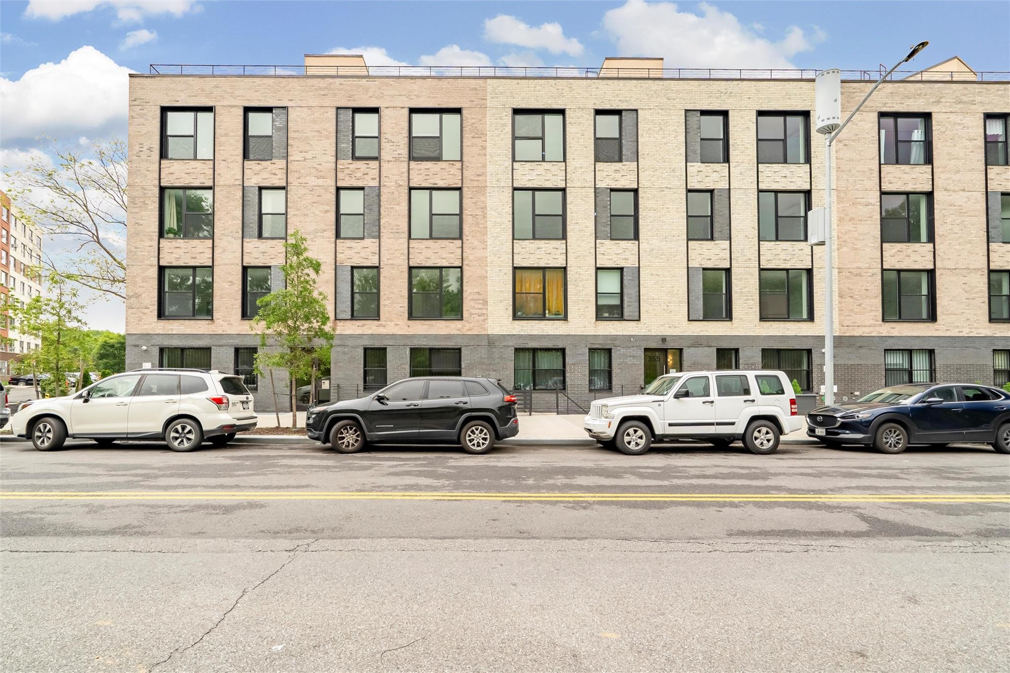 355 Bronx River Avenue 4b Property Photo 1