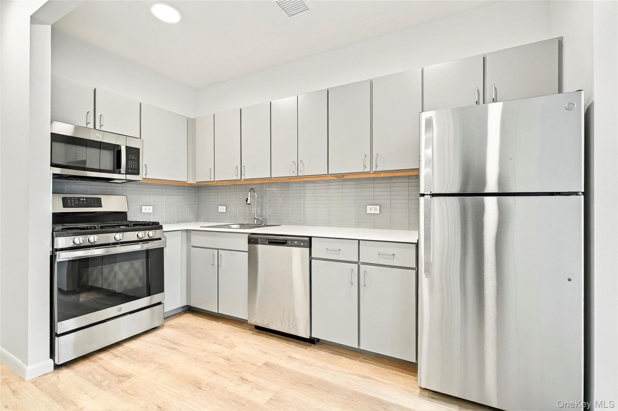 355 Bronx River Avenue 4b Property Photo 12