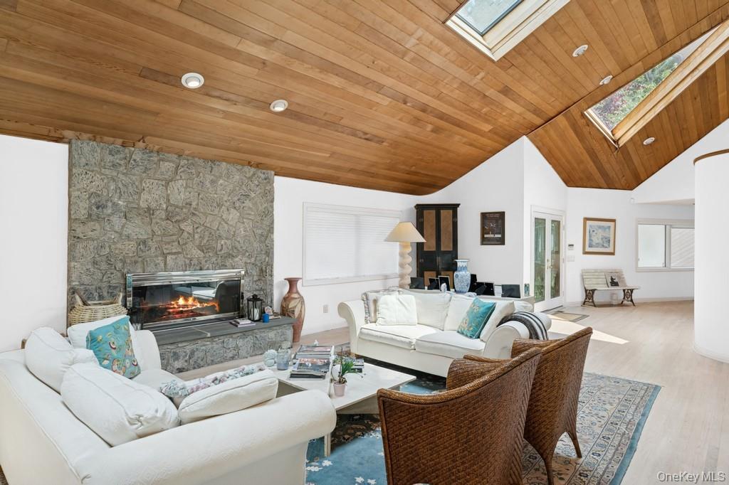 61 Hidden Cove Court Property Photo 7