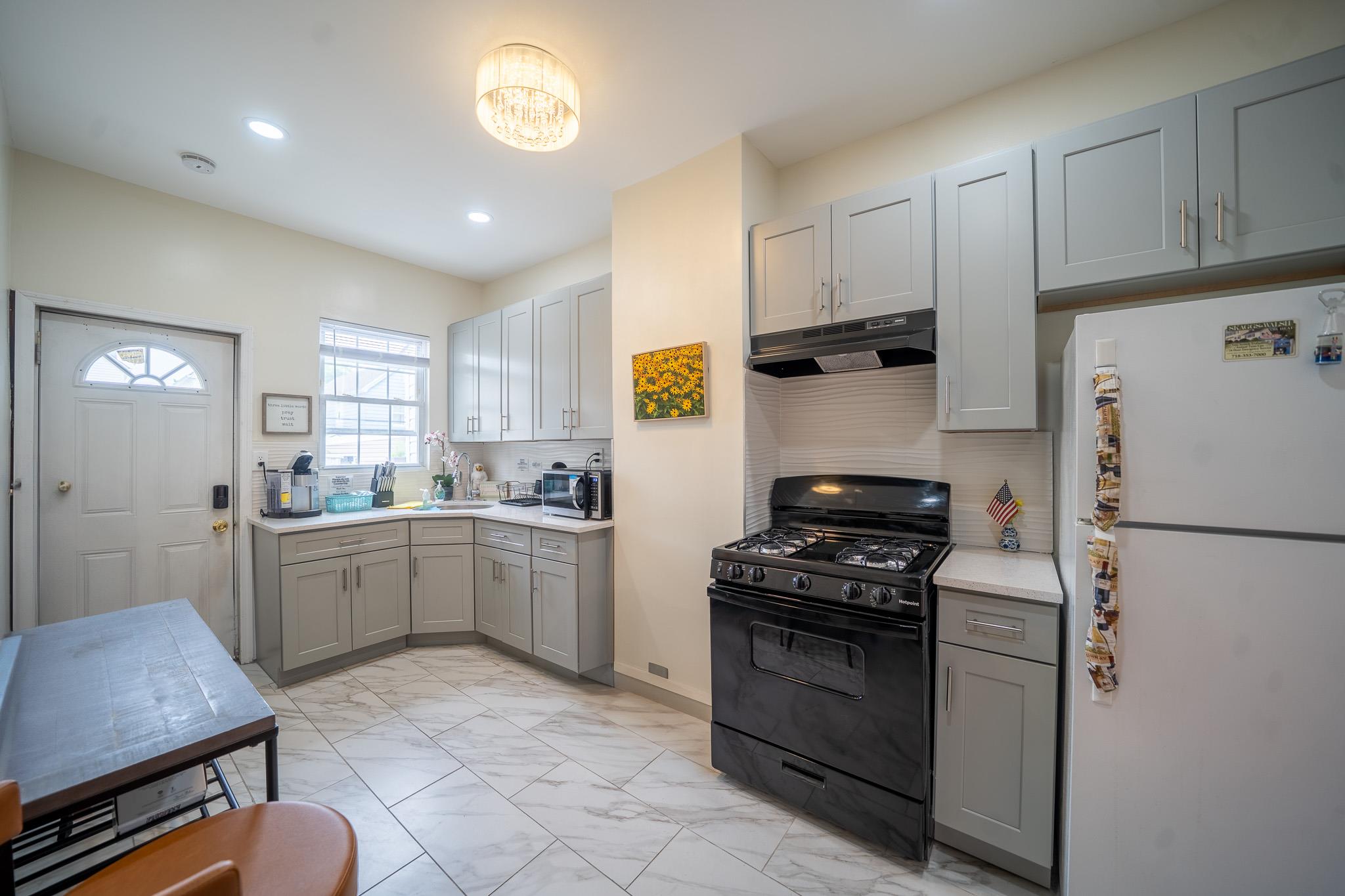 10421 Lefferts Boulevard Property Photo 11