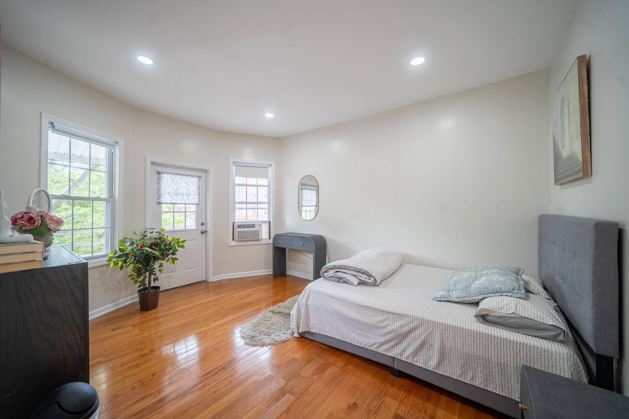 10421 Lefferts Boulevard Property Photo 25