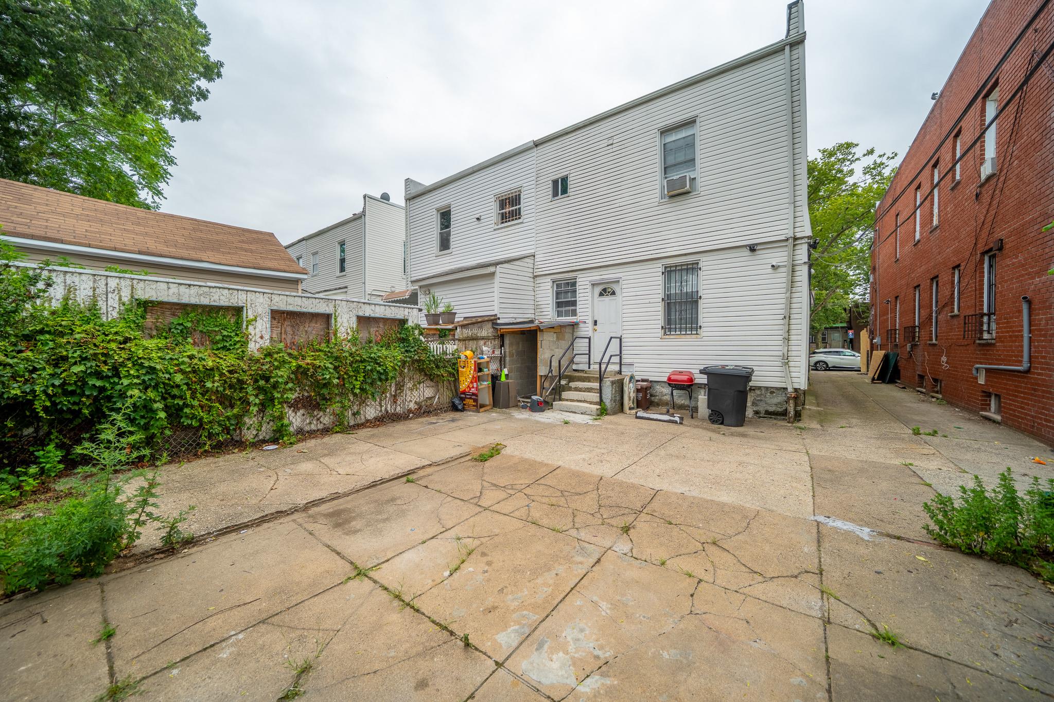 10421 Lefferts Boulevard Property Photo 29