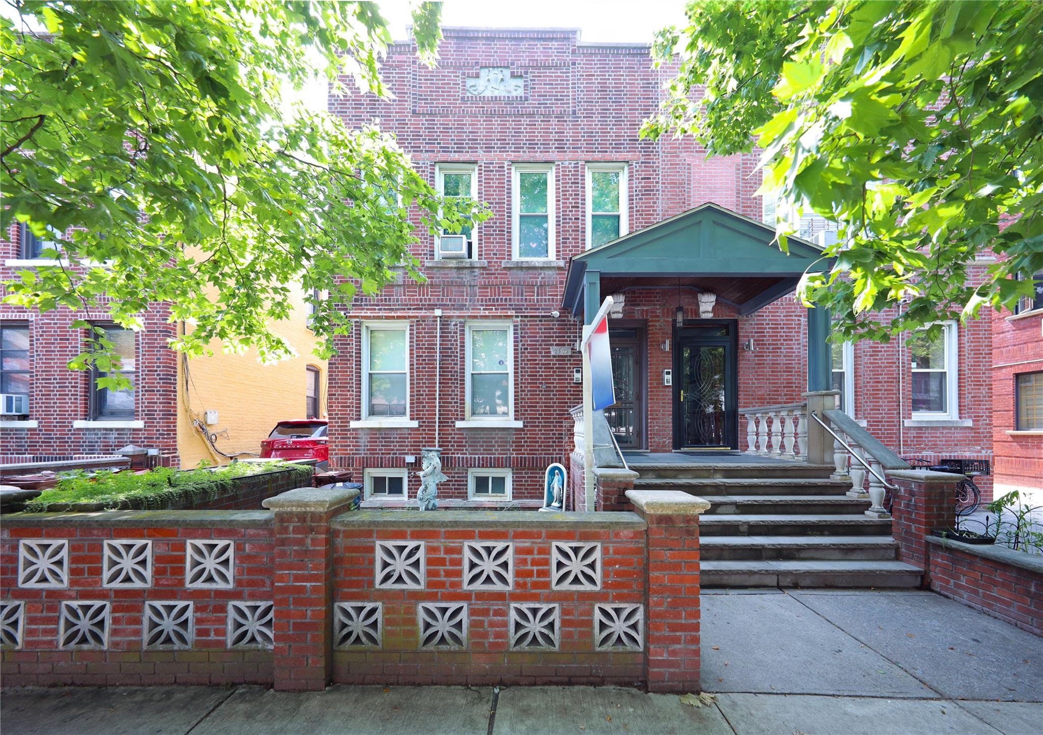 2132 E 13th Street Property Photo 1
