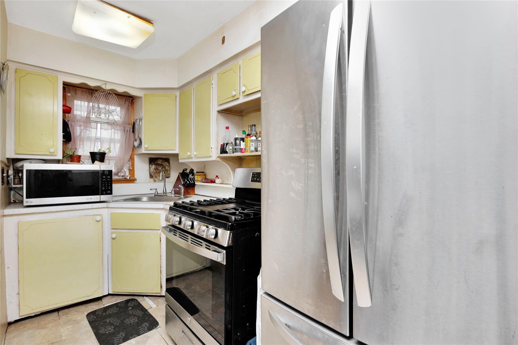 14717 N Conduit Avenue Property Photo 9