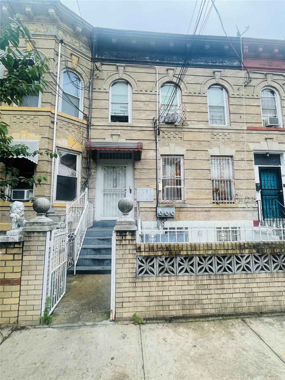 369 Berriman Street Property Photo 1