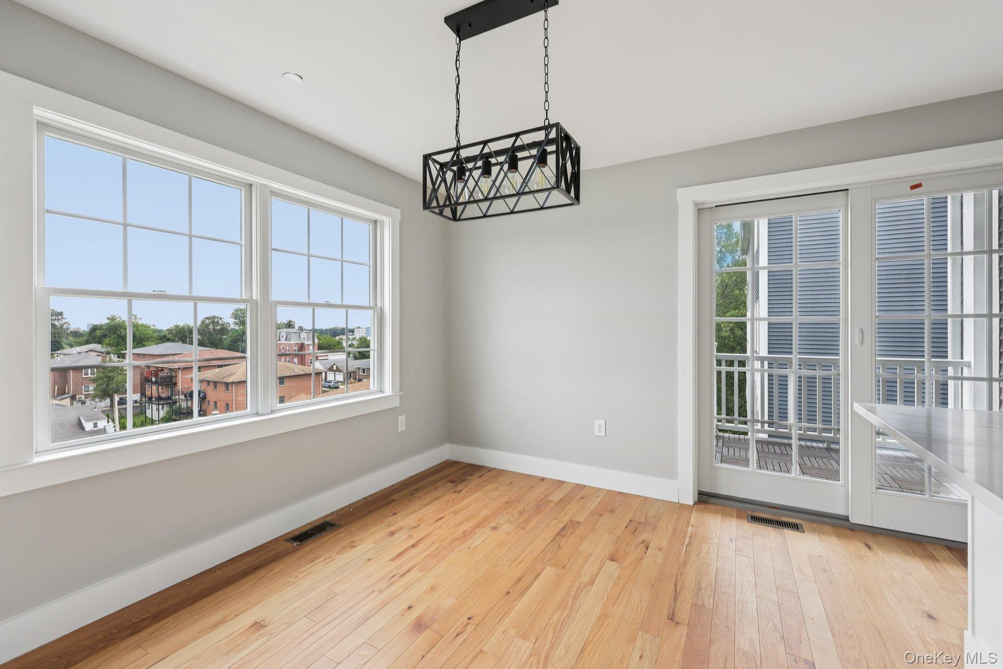 90 University Avenue Property Photo 8