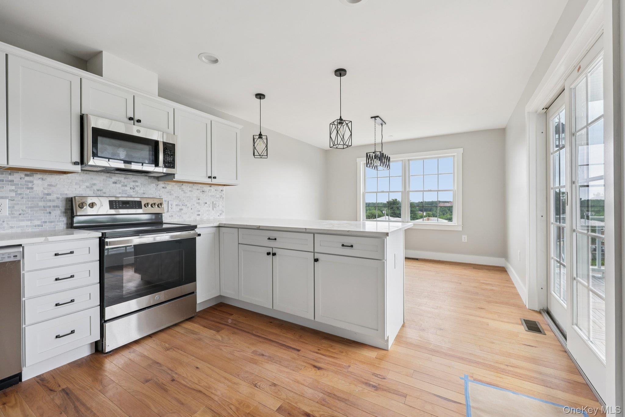 90 University Avenue Property Photo 10