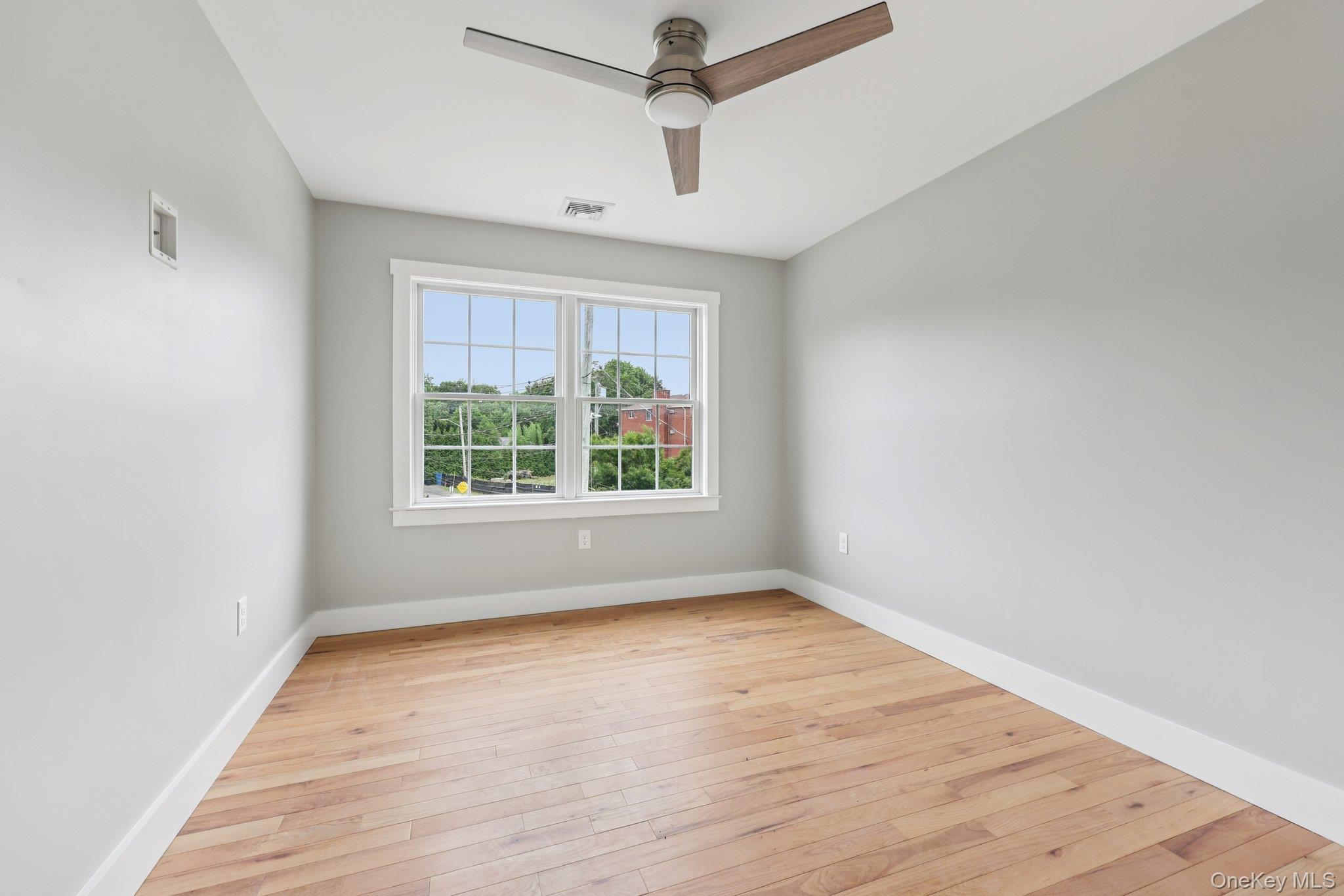 90 University Avenue Property Photo 20
