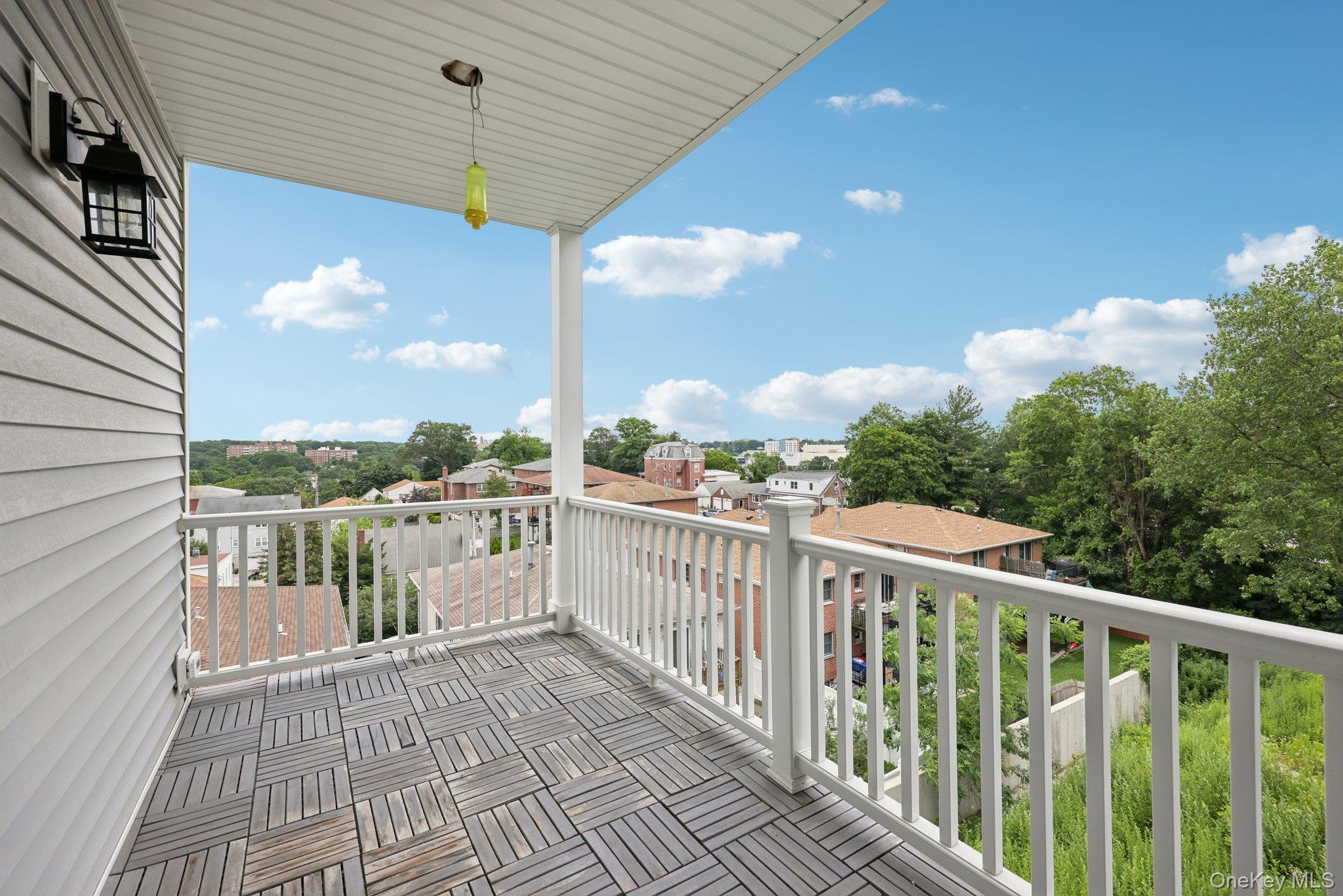 90 University Avenue Property Photo 24