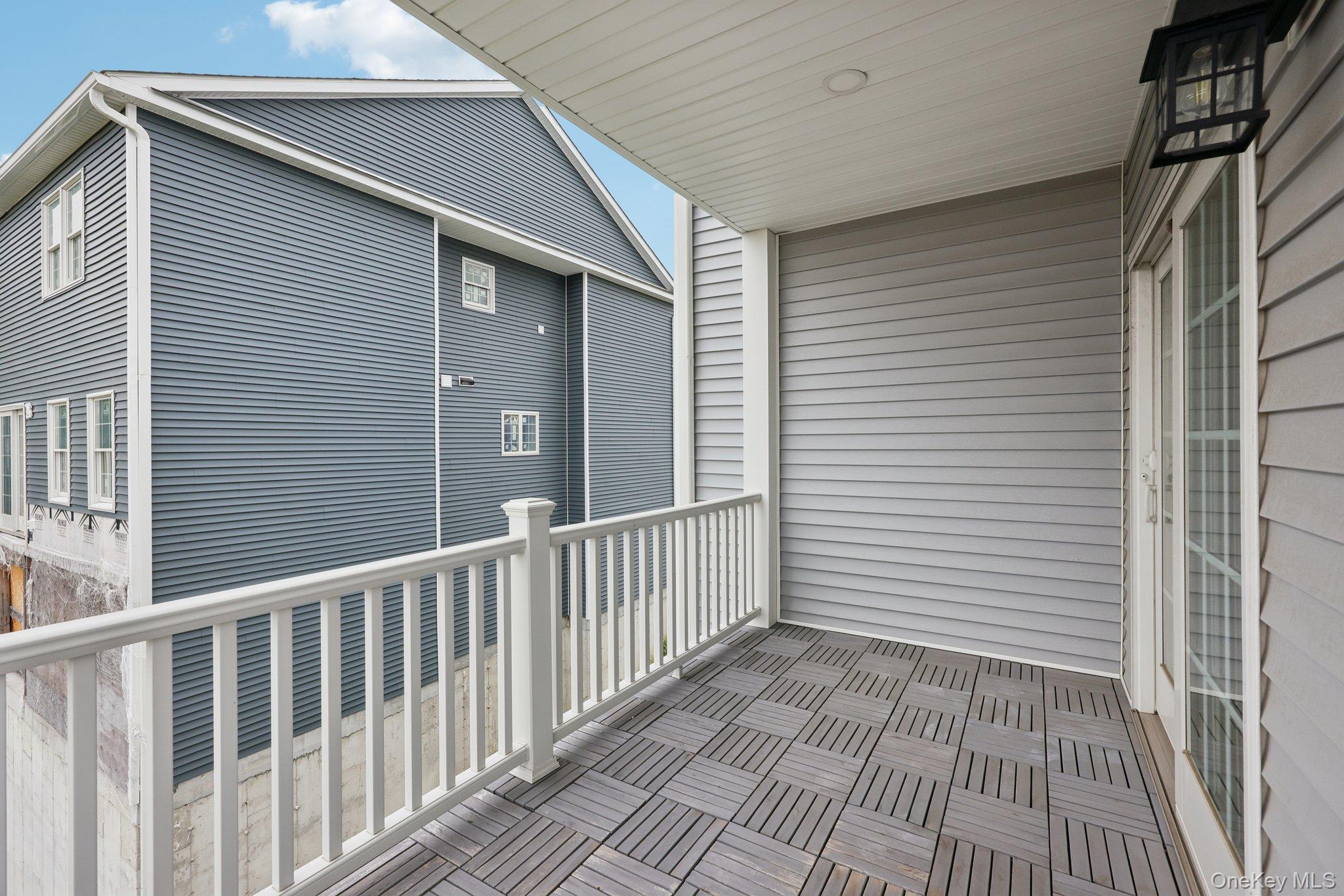 90 University Avenue Property Photo 25