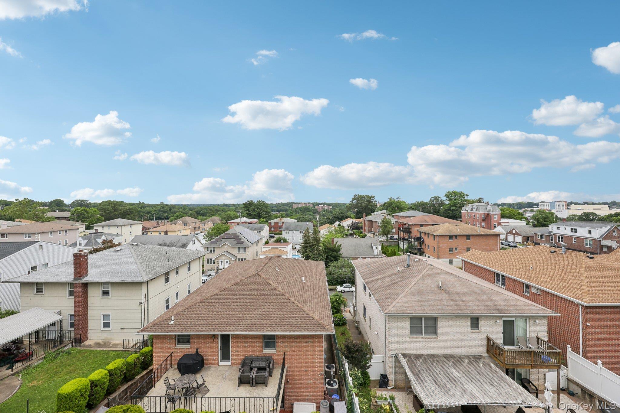 90 University Avenue Property Photo 26