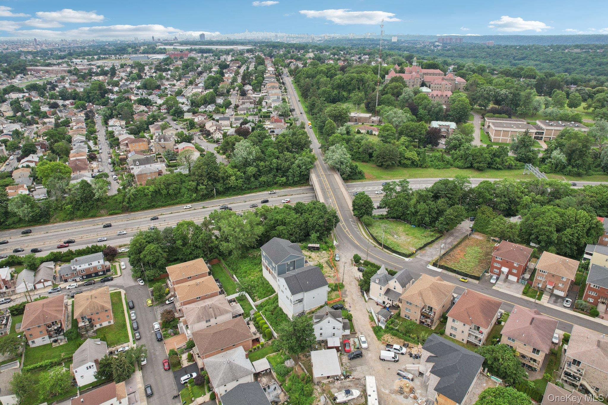 90 University Avenue Property Photo 35
