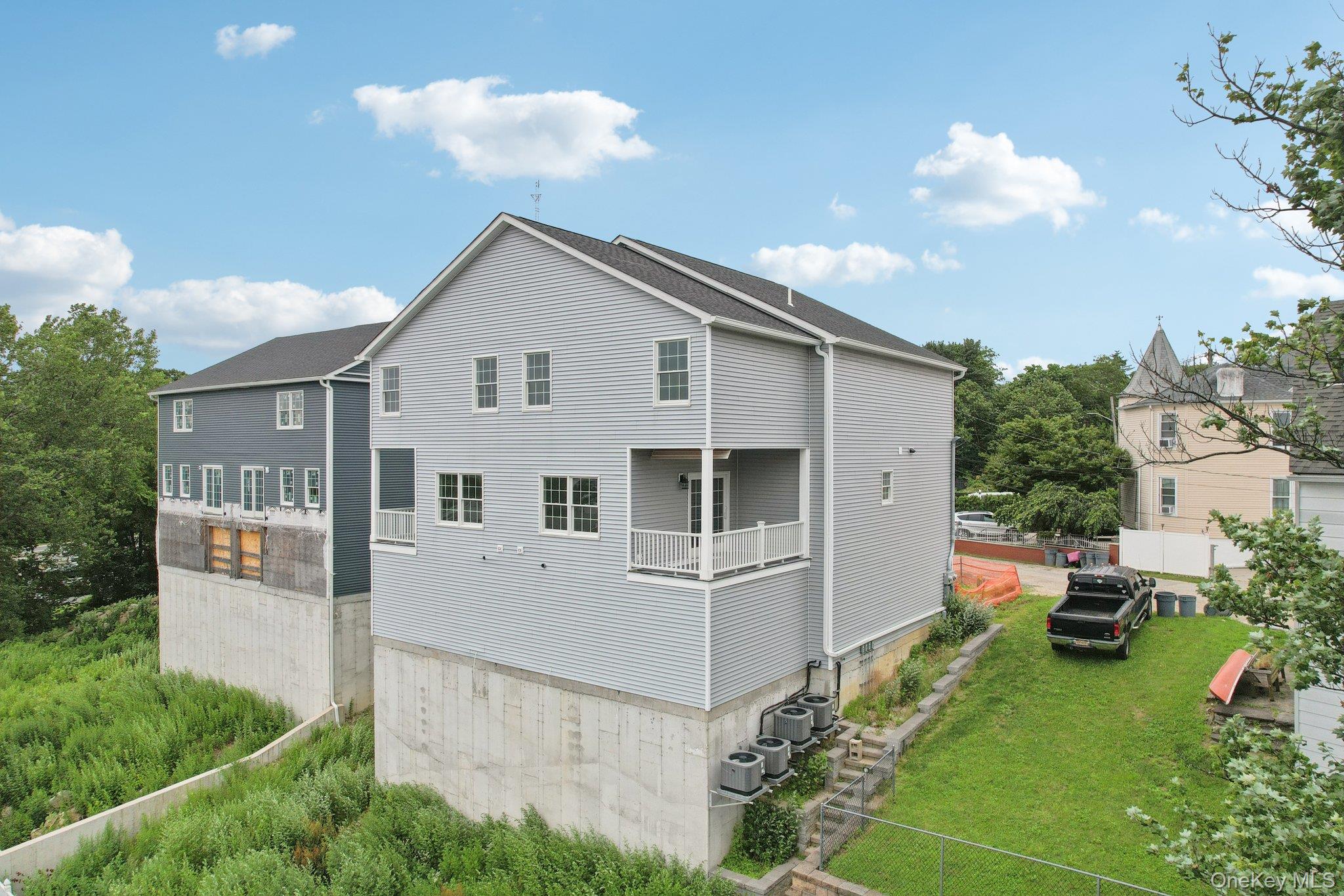 90 University Avenue Property Photo 40