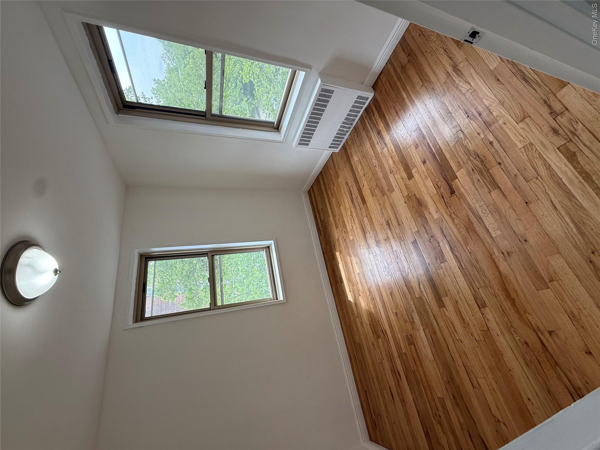 67-25 Clyde Street 5d Property Photo 2