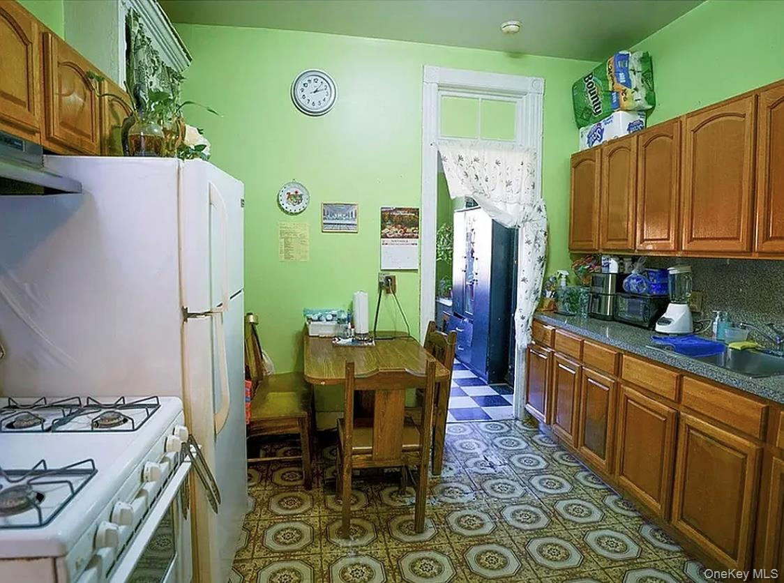 668 Broadway 11 Property Photo 2
