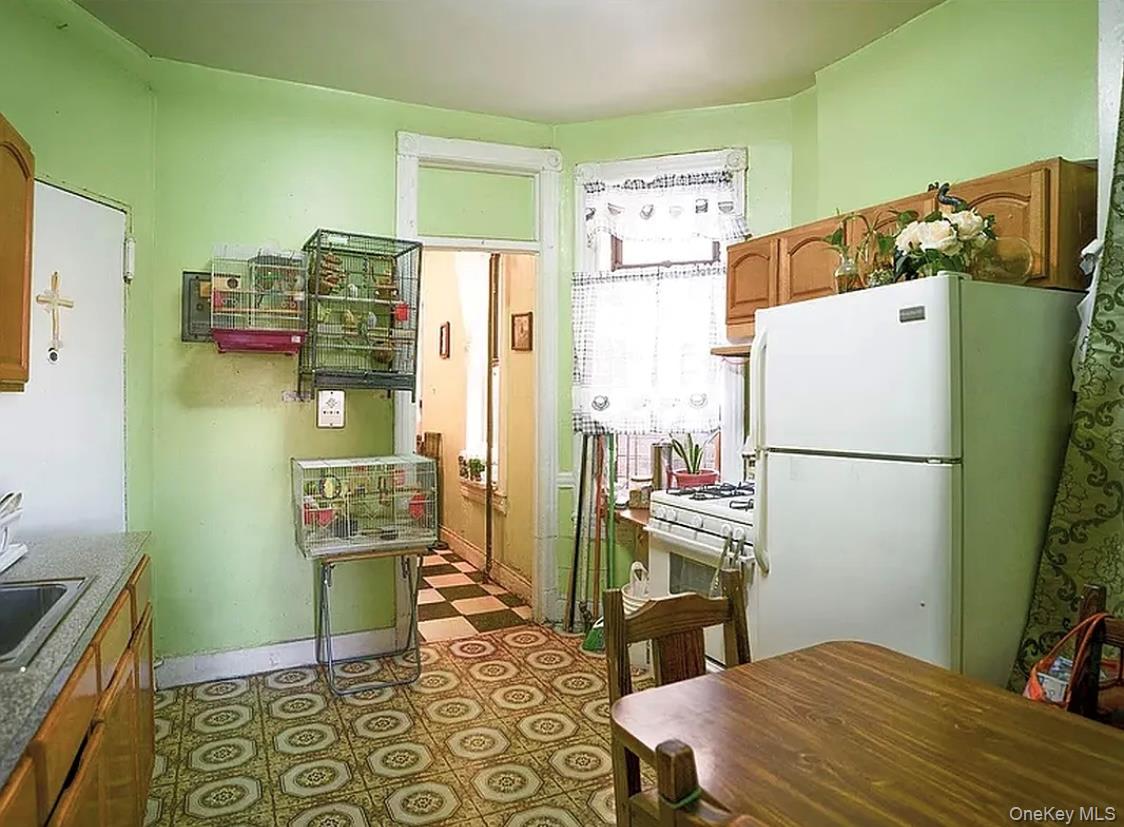 668 Broadway 11 Property Photo 4