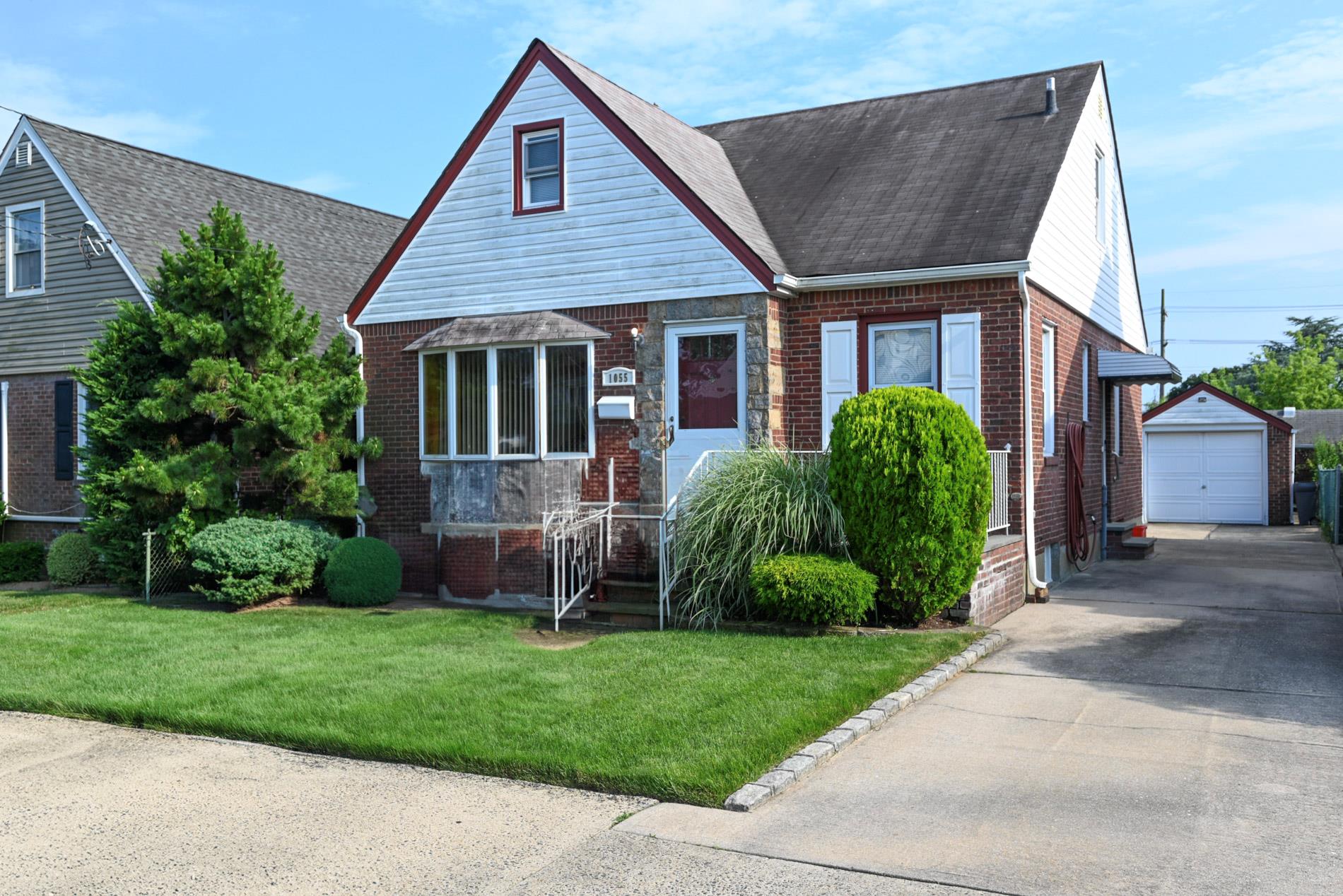 1055 Rosegold Street Property Photo 1