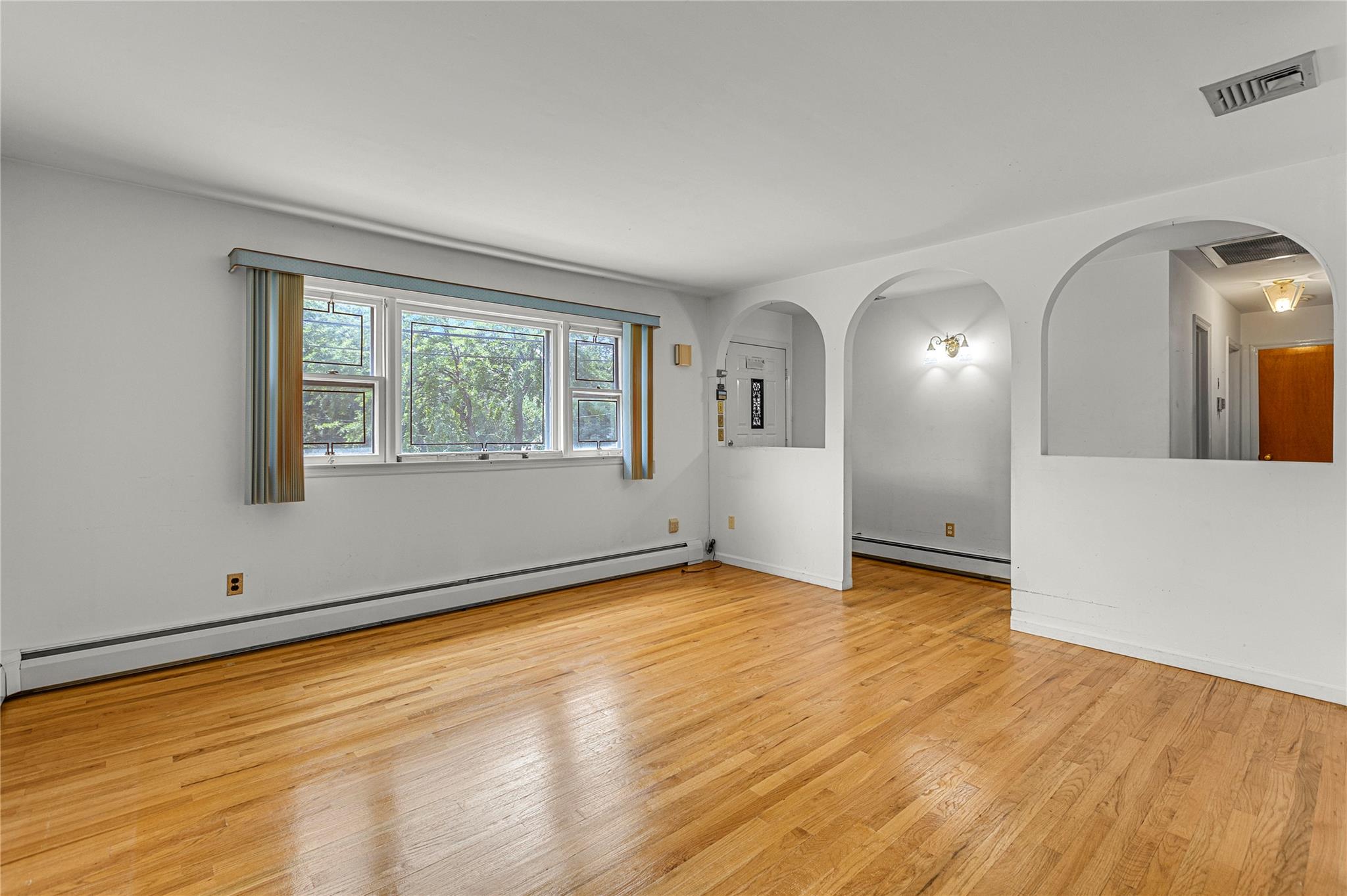 15 Pinelawn Avenue Property Photo 4