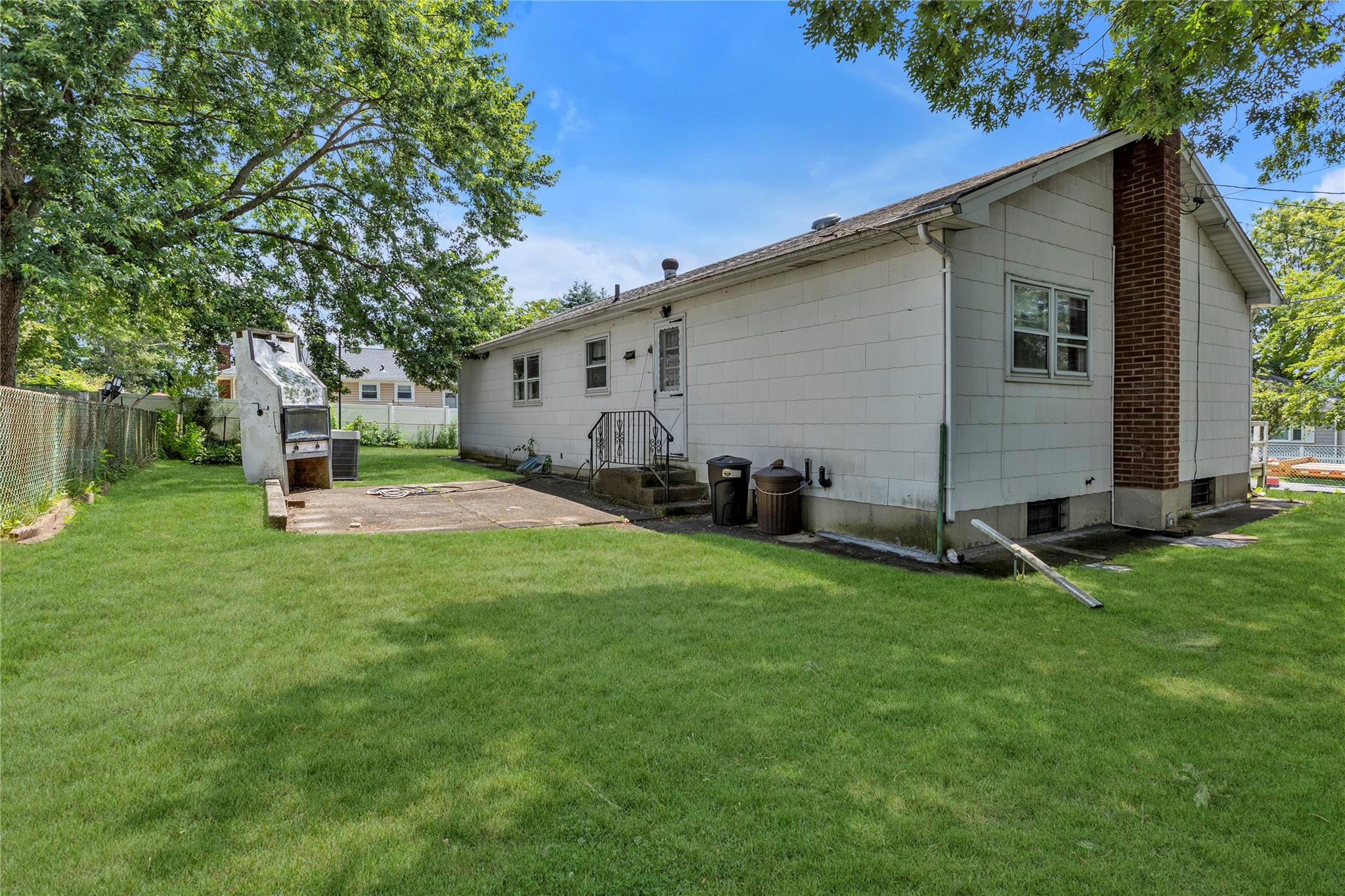 15 Pinelawn Avenue Property Photo 17