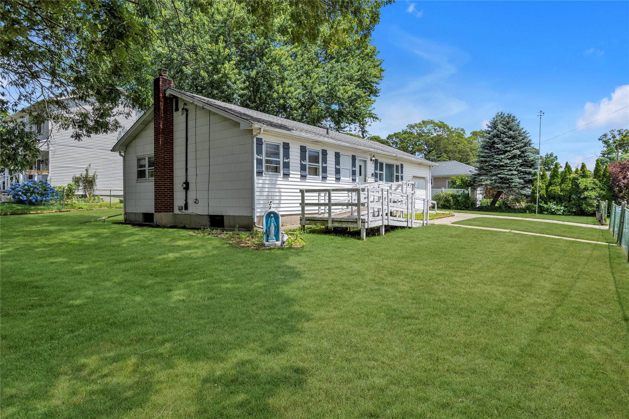 15 Pinelawn Avenue Property Photo 18