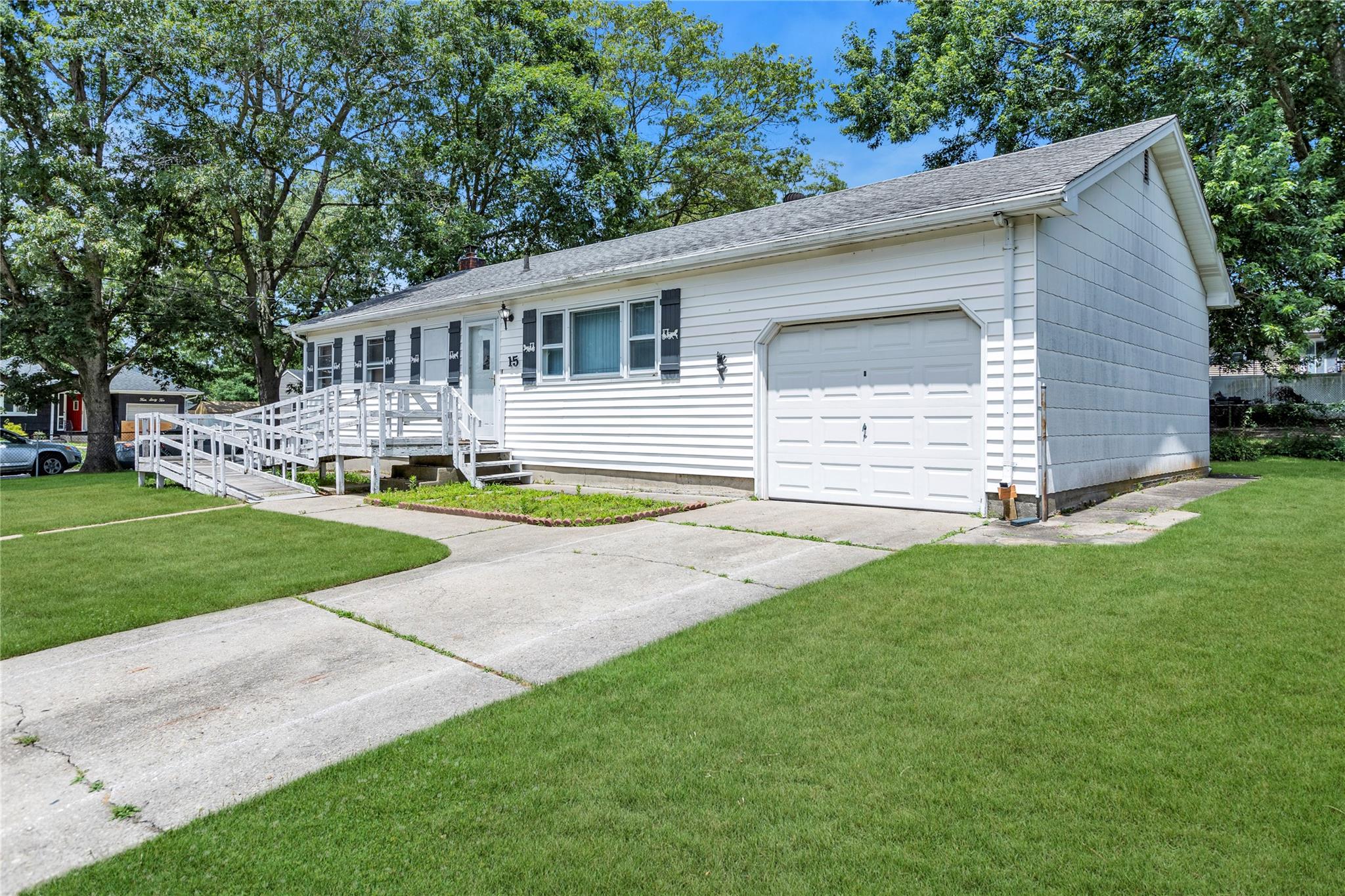 15 Pinelawn Avenue Property Photo 19
