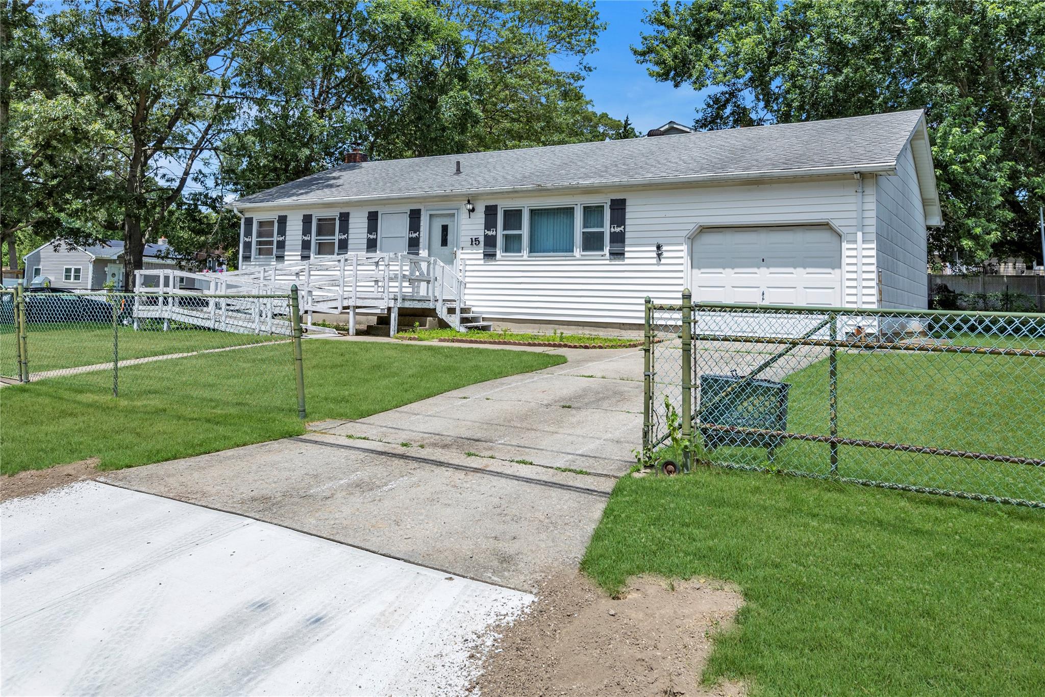 15 Pinelawn Avenue Property Photo 20