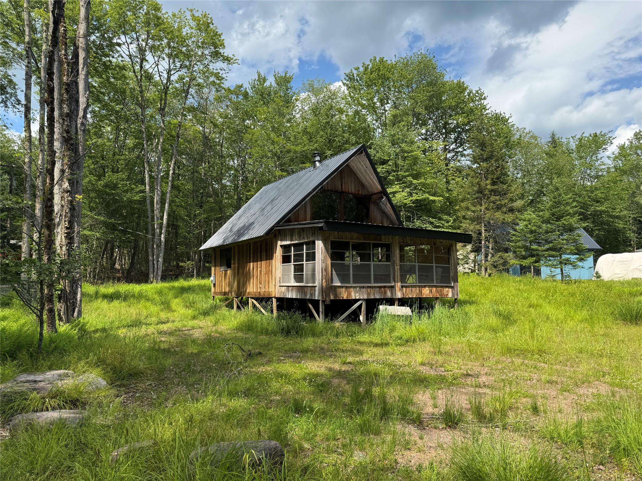 2 W Forest Lane Property Photo 1