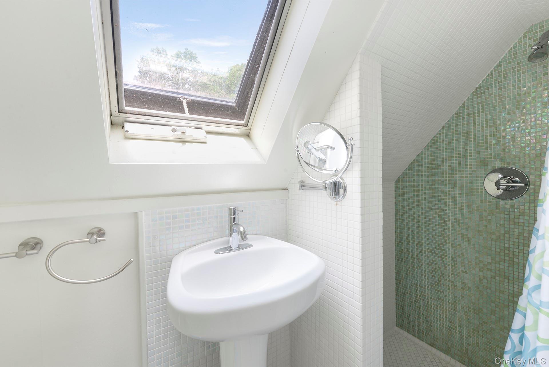884636 Property Photo 15
