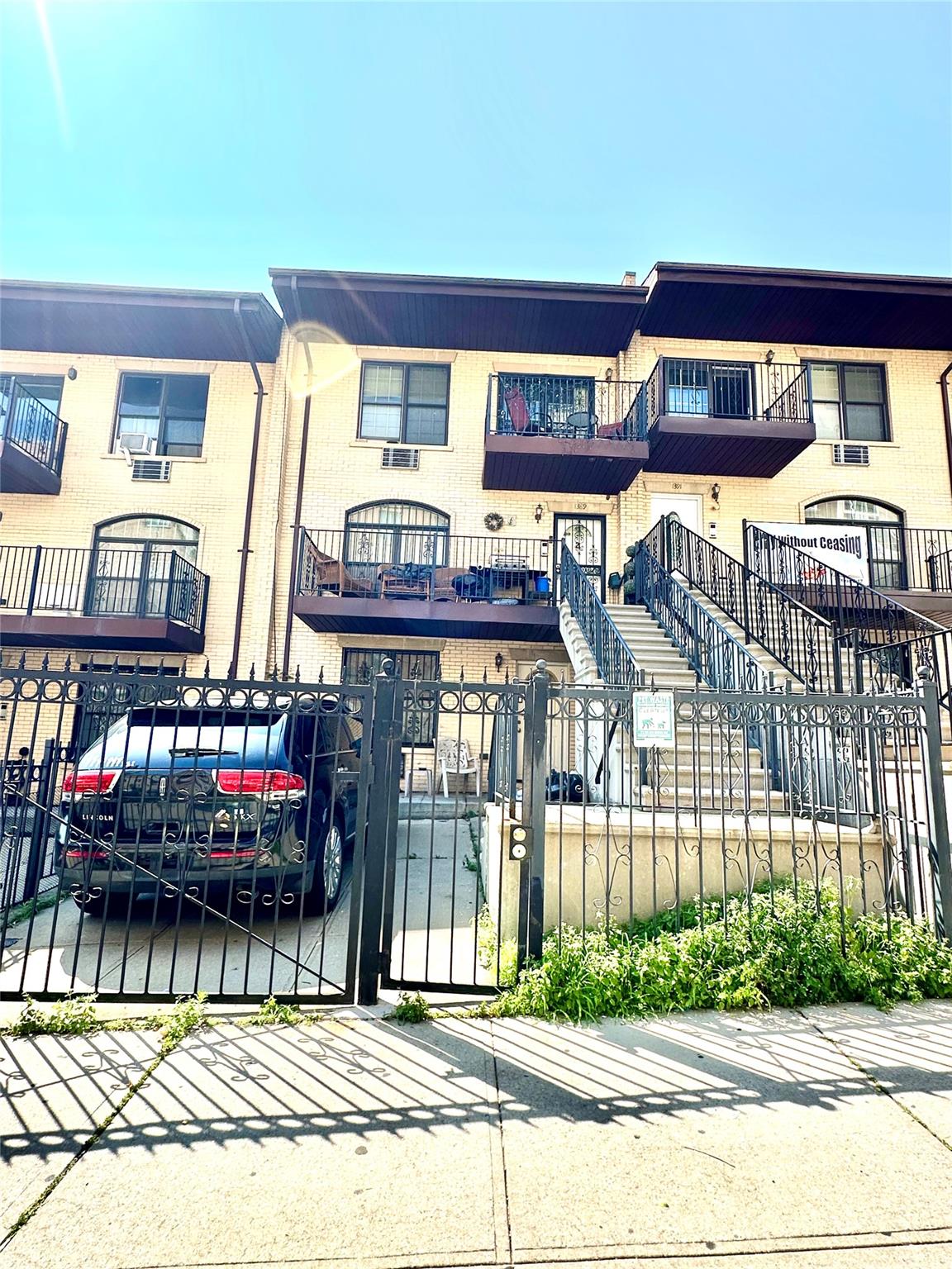 1389 Shakespeare Avenue Property Photo 1