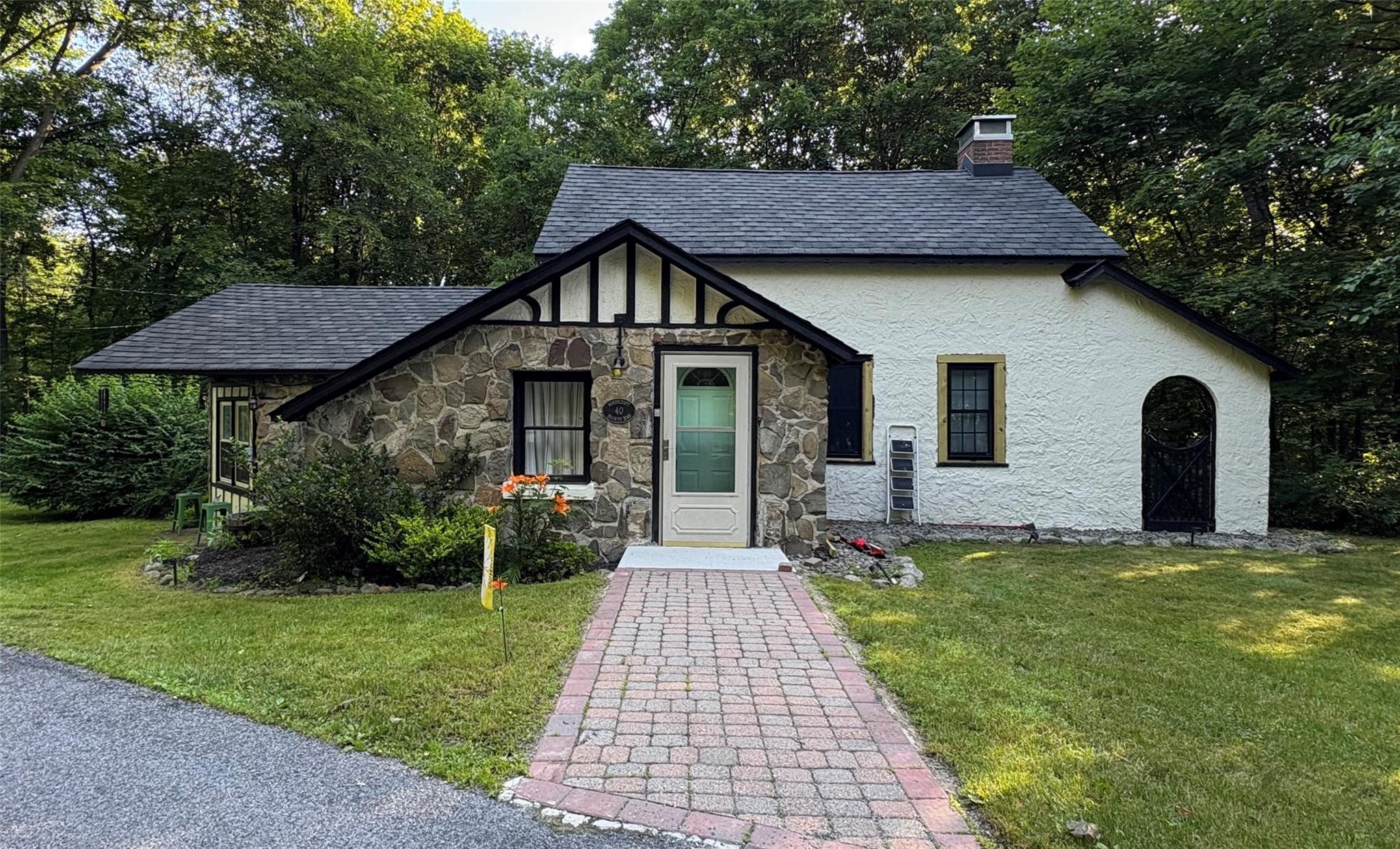 40 Browns Road Property Photo 1