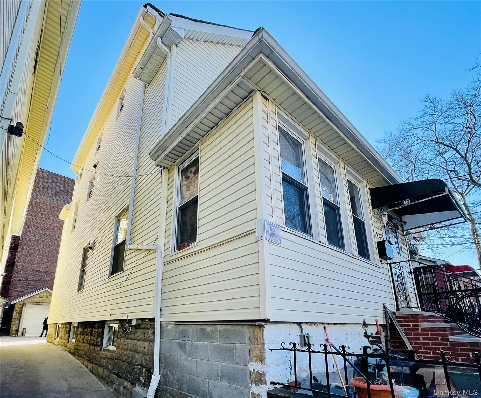 83-08 Pettit Avenue Property Photo 7