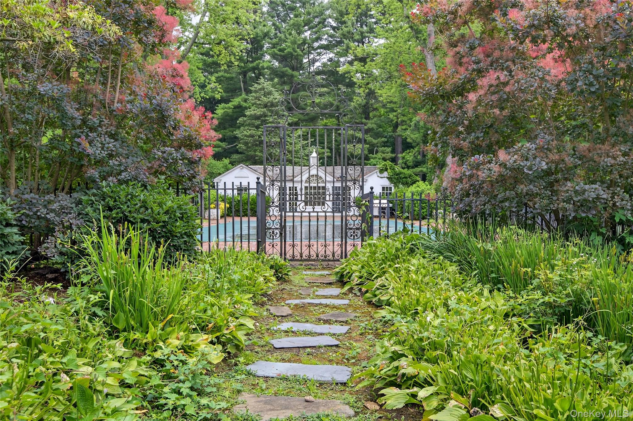 60 Piping Rock Road Property Photo 1