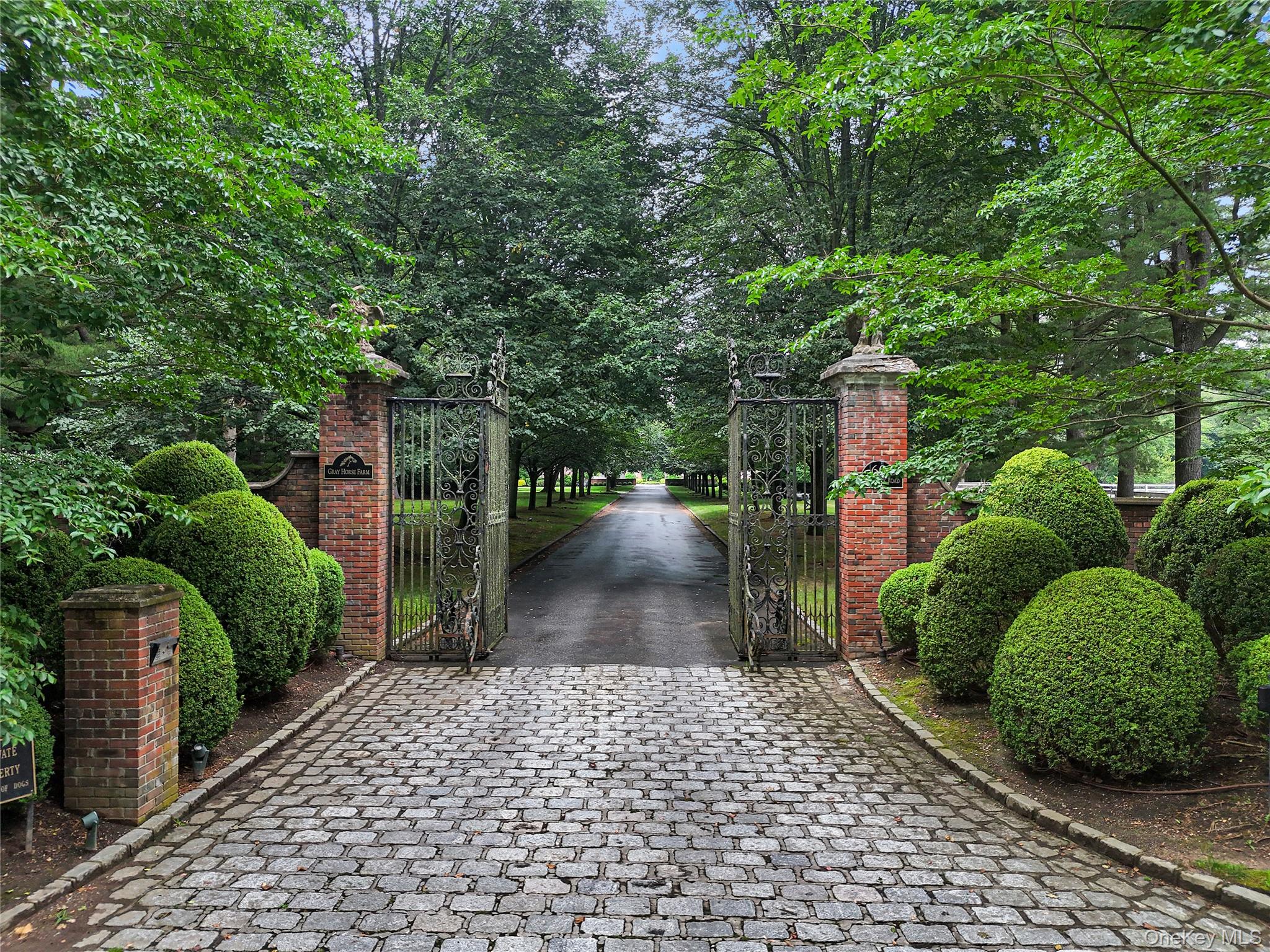 60 Piping Rock Road Property Photo 3