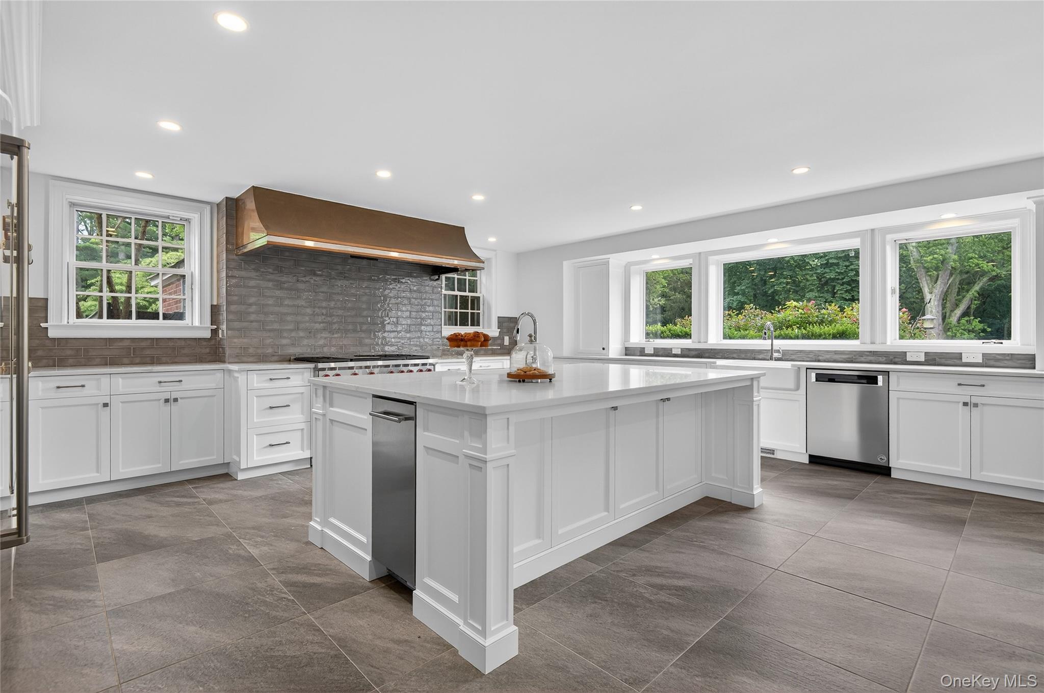 60 Piping Rock Road Property Photo 16