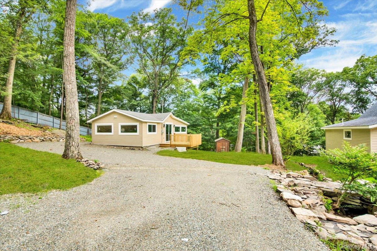 10 Pioneer Trail Property Photo 3