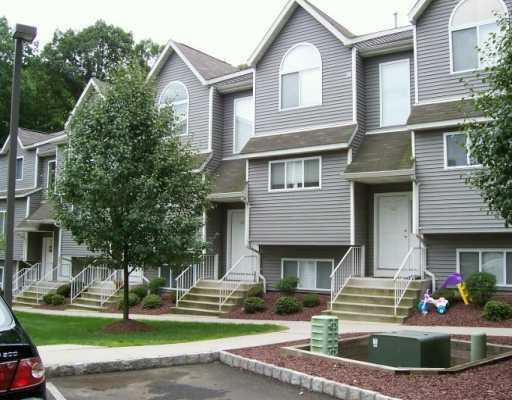 104 Arlington Court Property Photo 1
