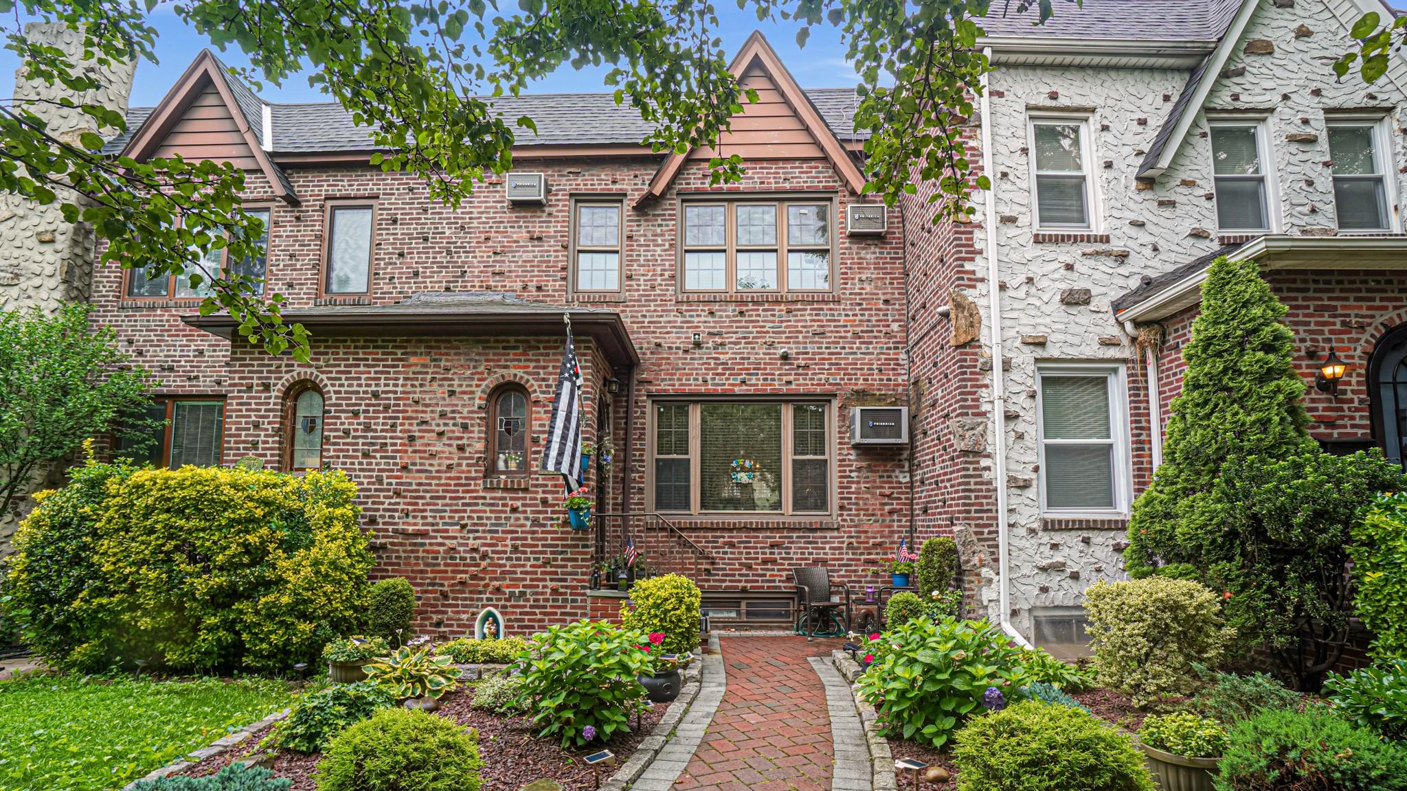 6477 82nd Place Property Photo 1